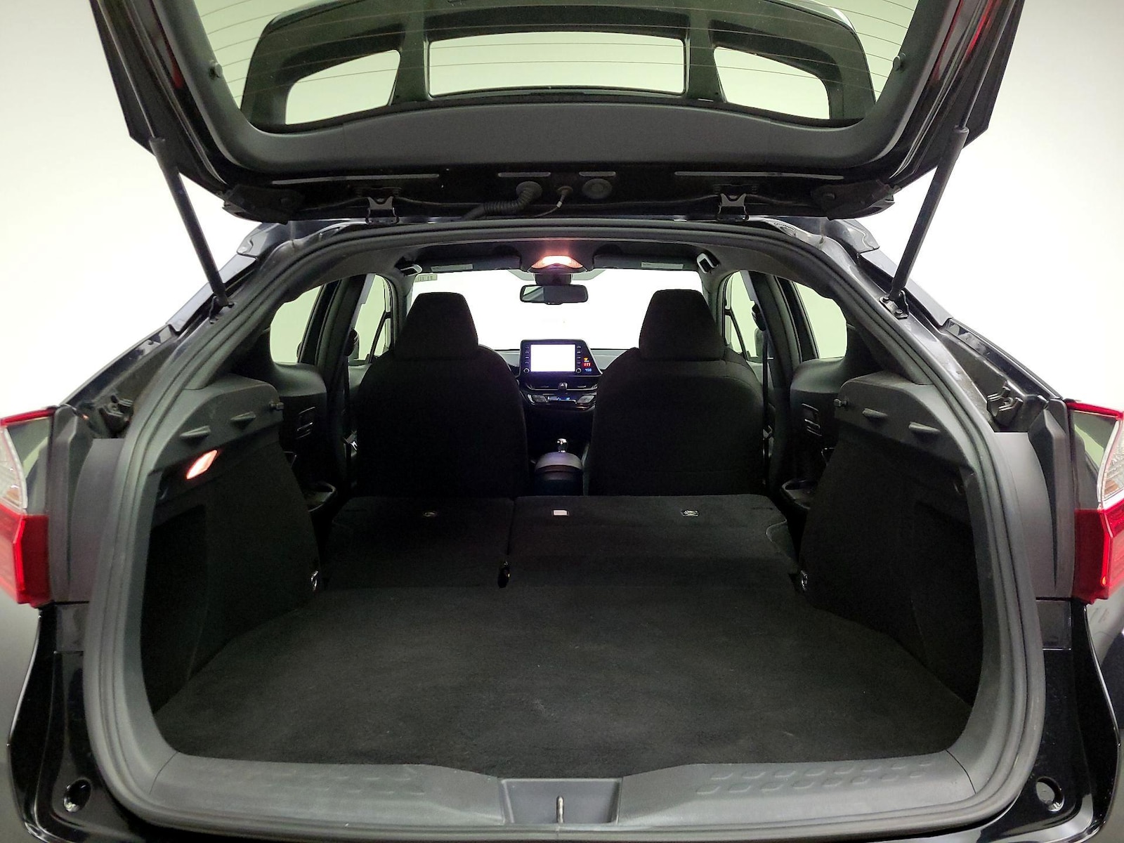 2019 Toyota C-HR LE - Photo 22