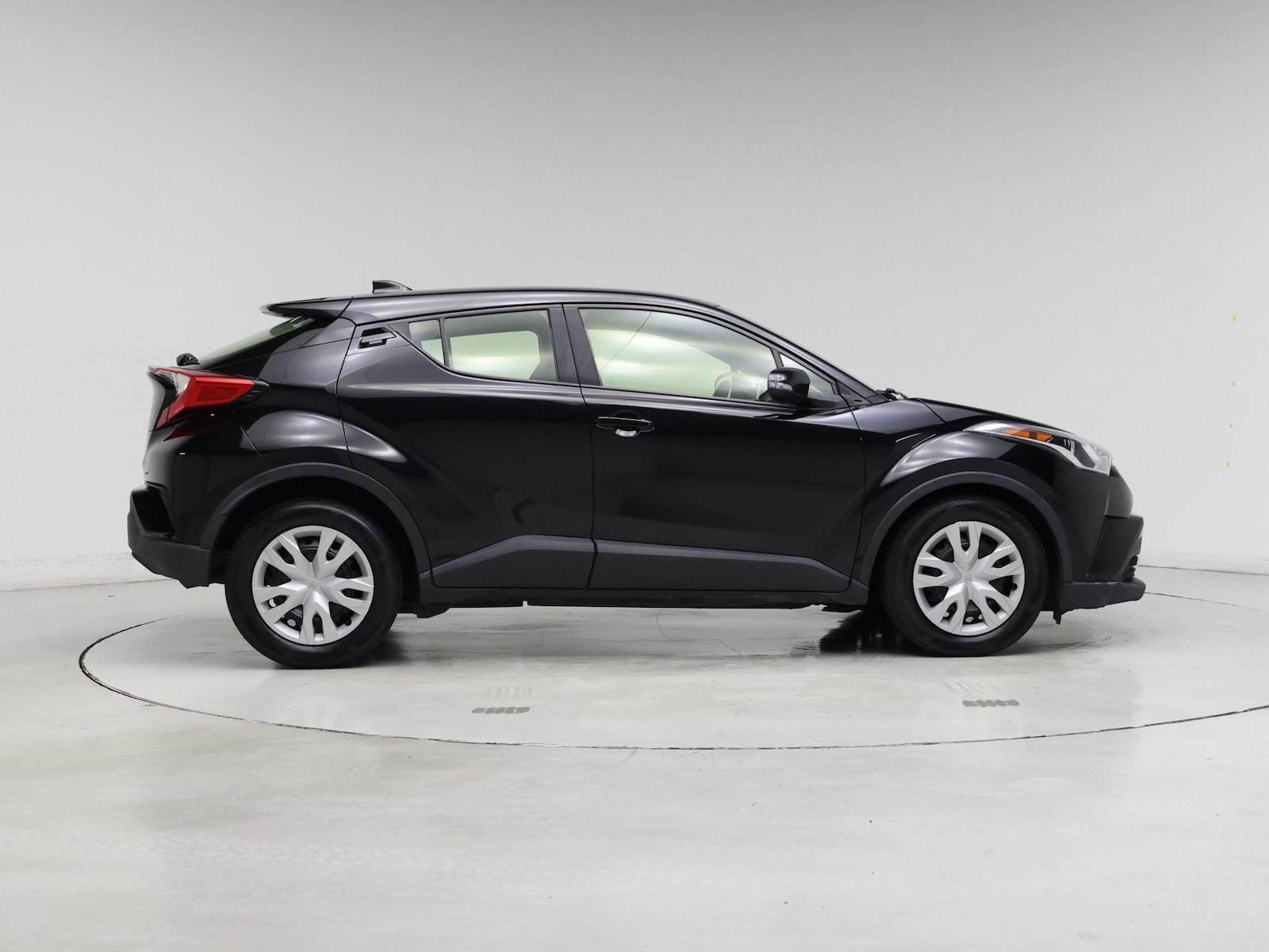 2019 Toyota C-HR LE - Photo 8