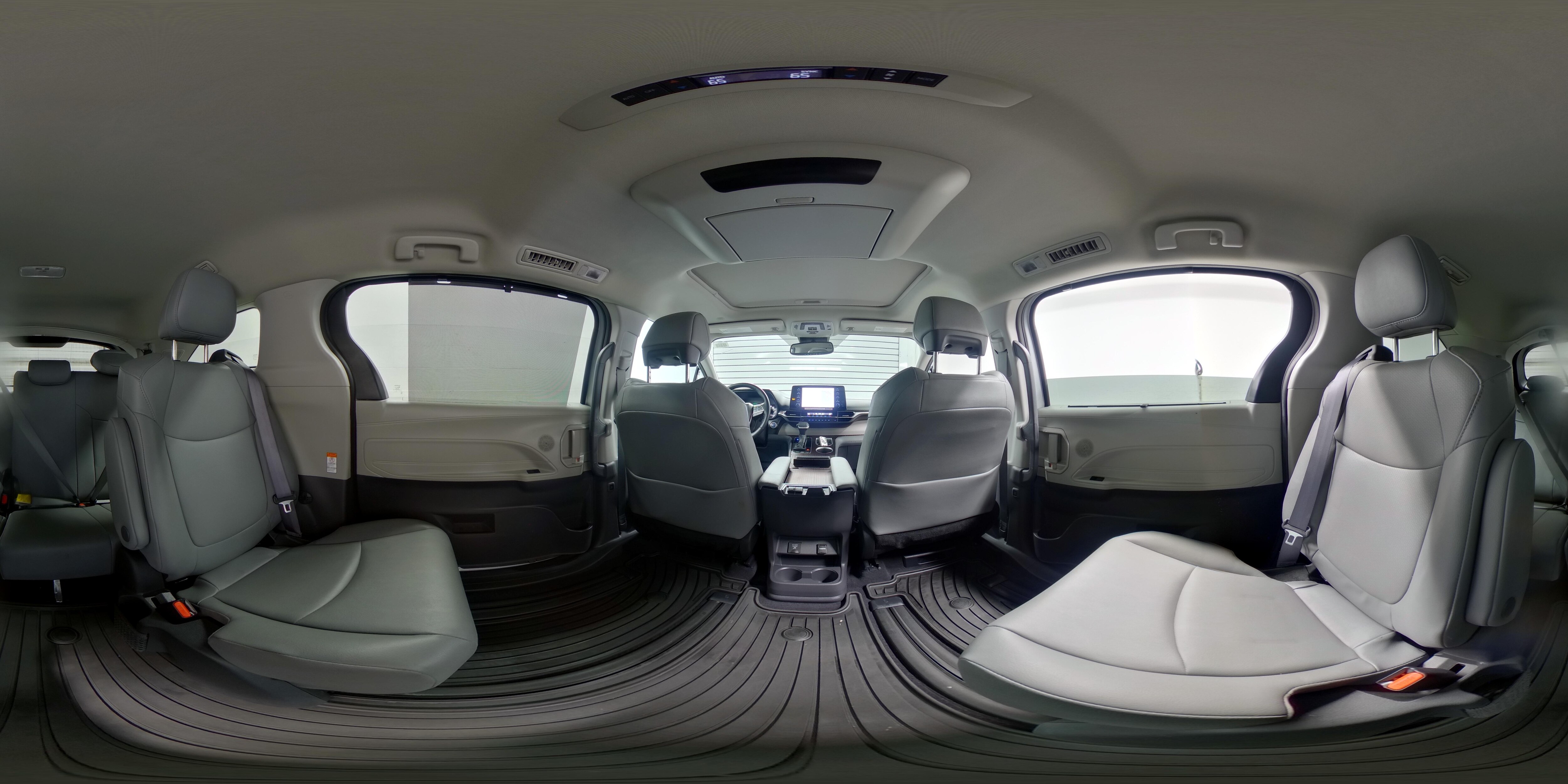 2024 Toyota Sienna XLE - Photo 23
