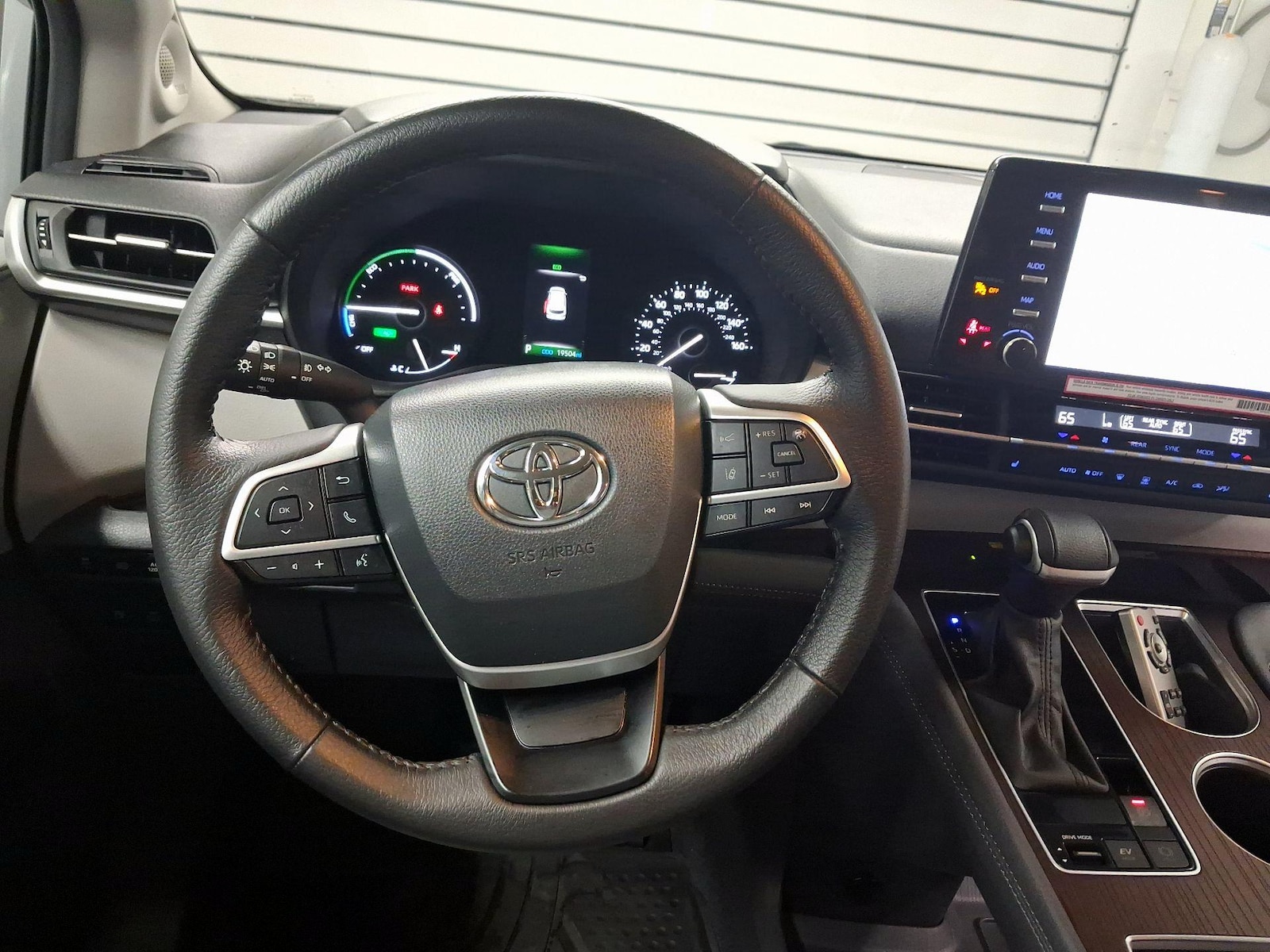 2024 Toyota Sienna XLE - Photo 11