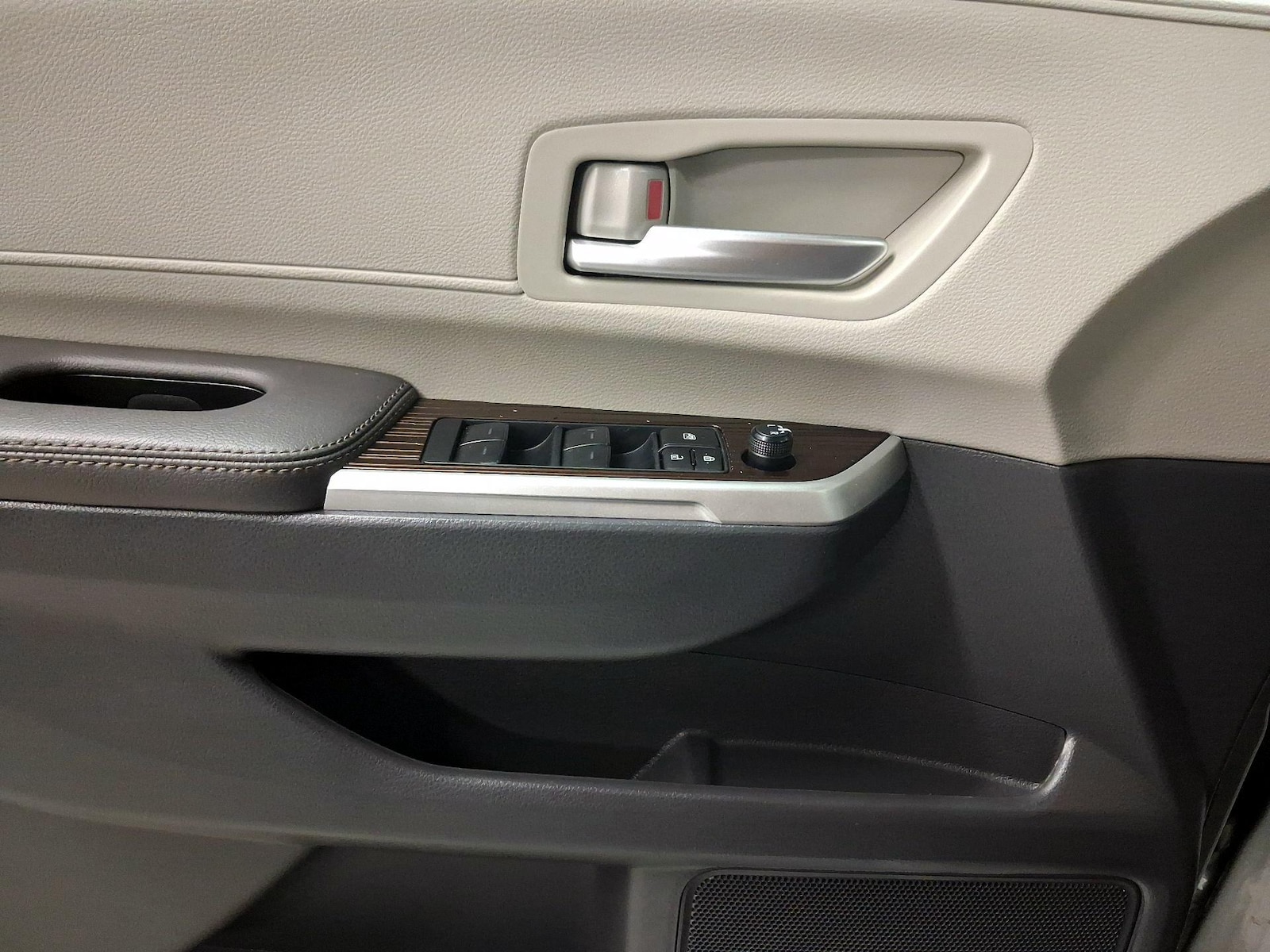 2024 Toyota Sienna XLE - Photo 13