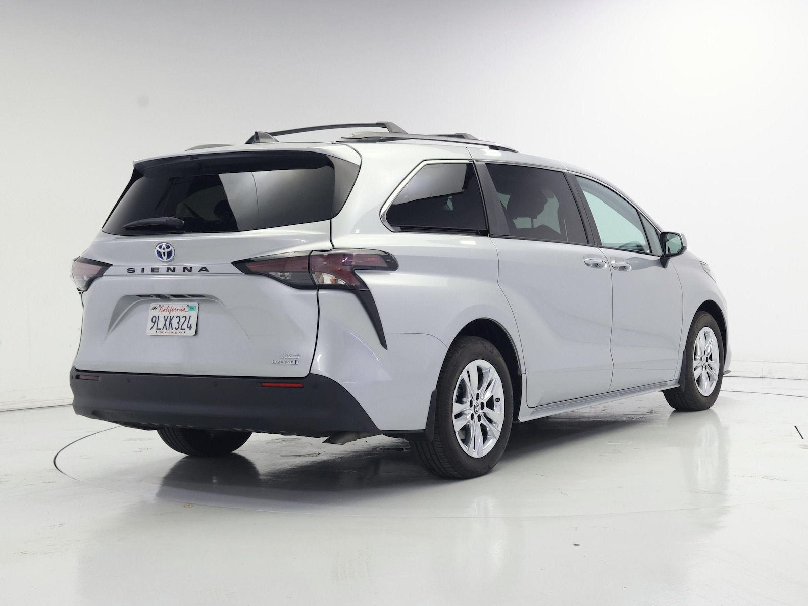 2024 Toyota Sienna XLE - Photo 9