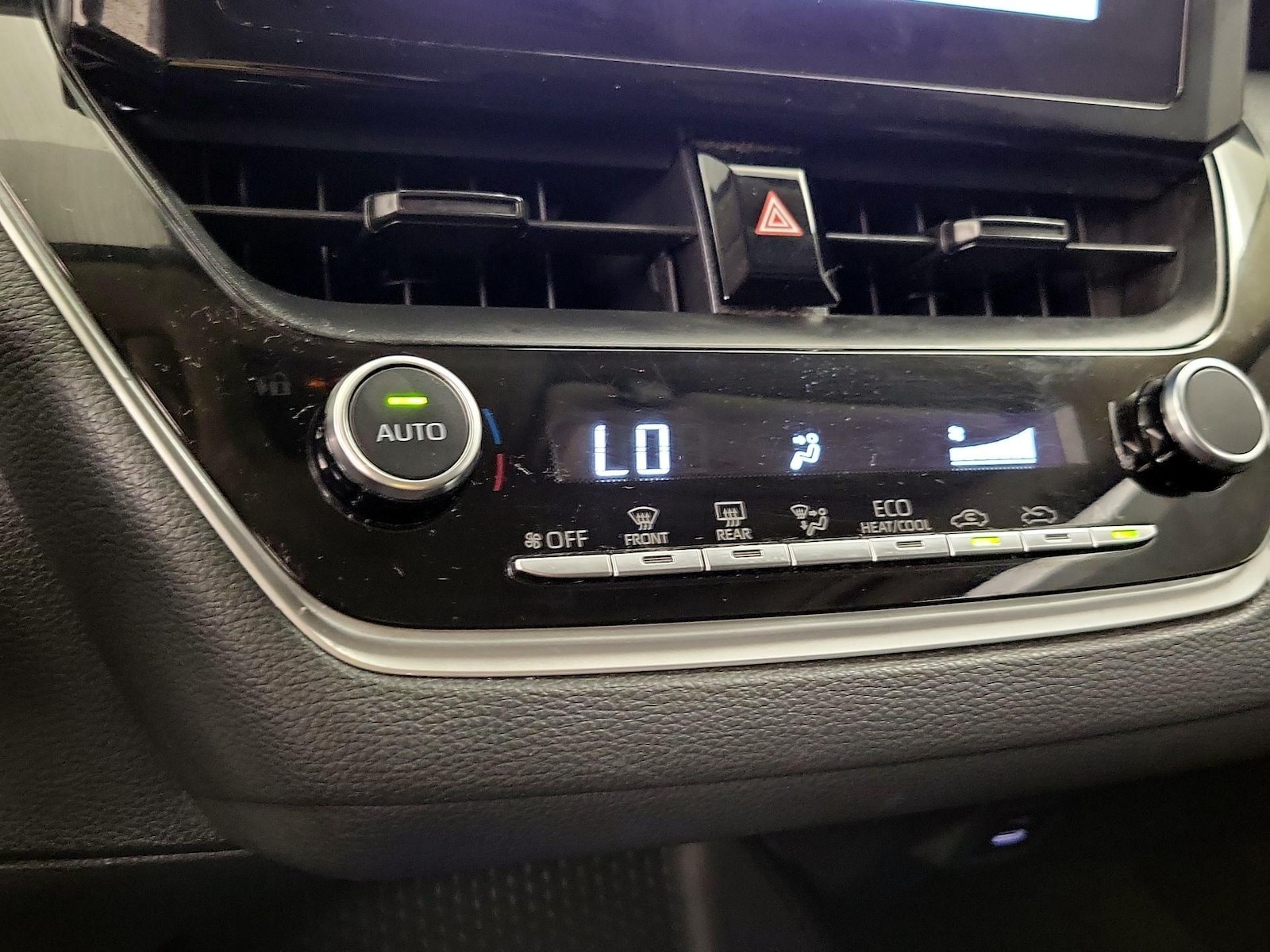 2024 Toyota Corolla LE - Photo 8