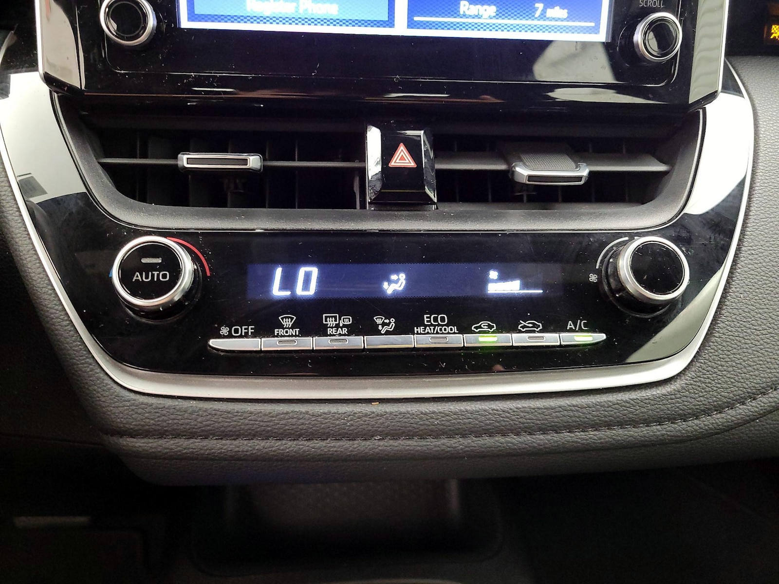 2020 Toyota Corolla SE - Photo 18