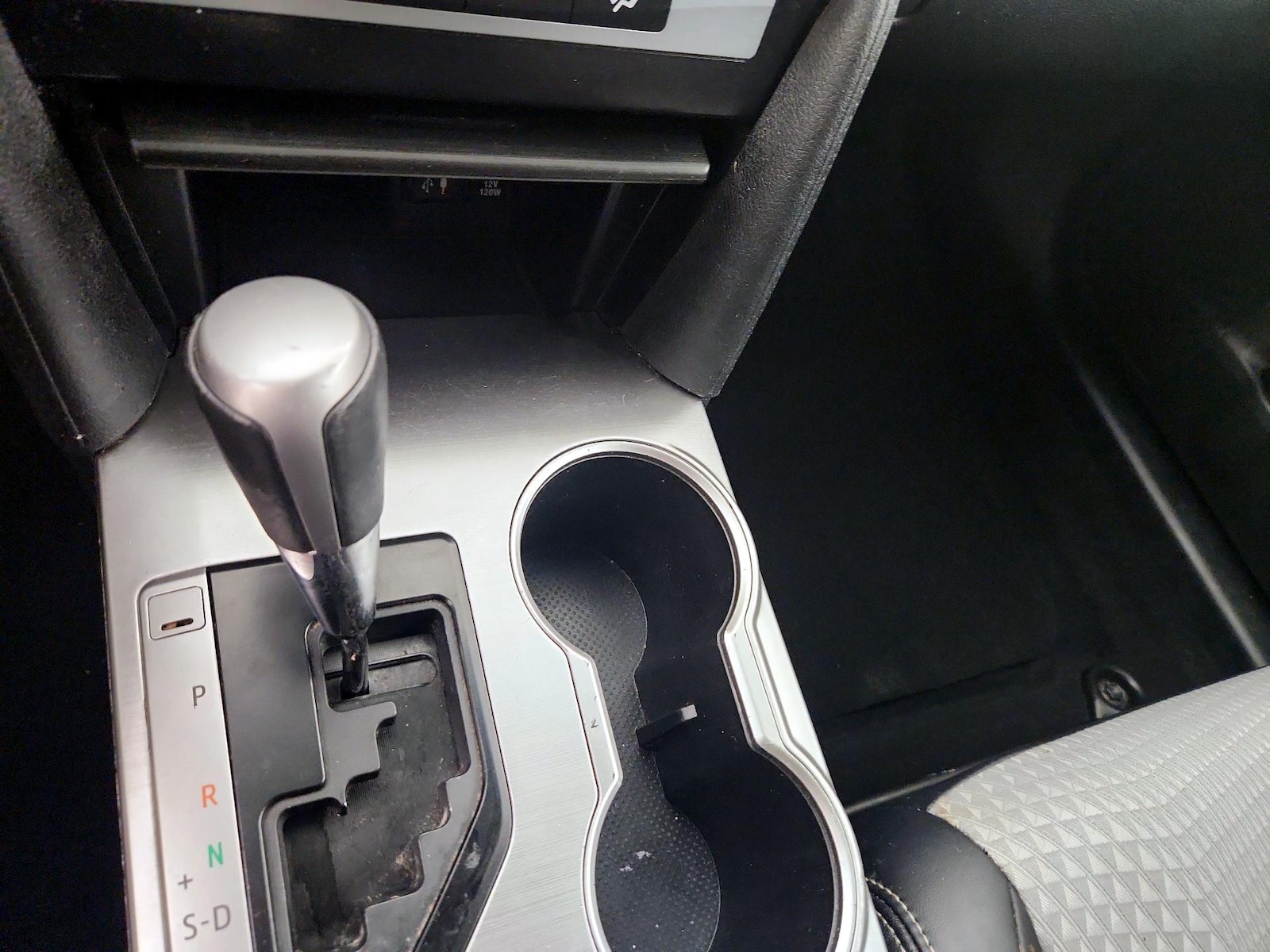 2014 Toyota Camry SE - Photo 16