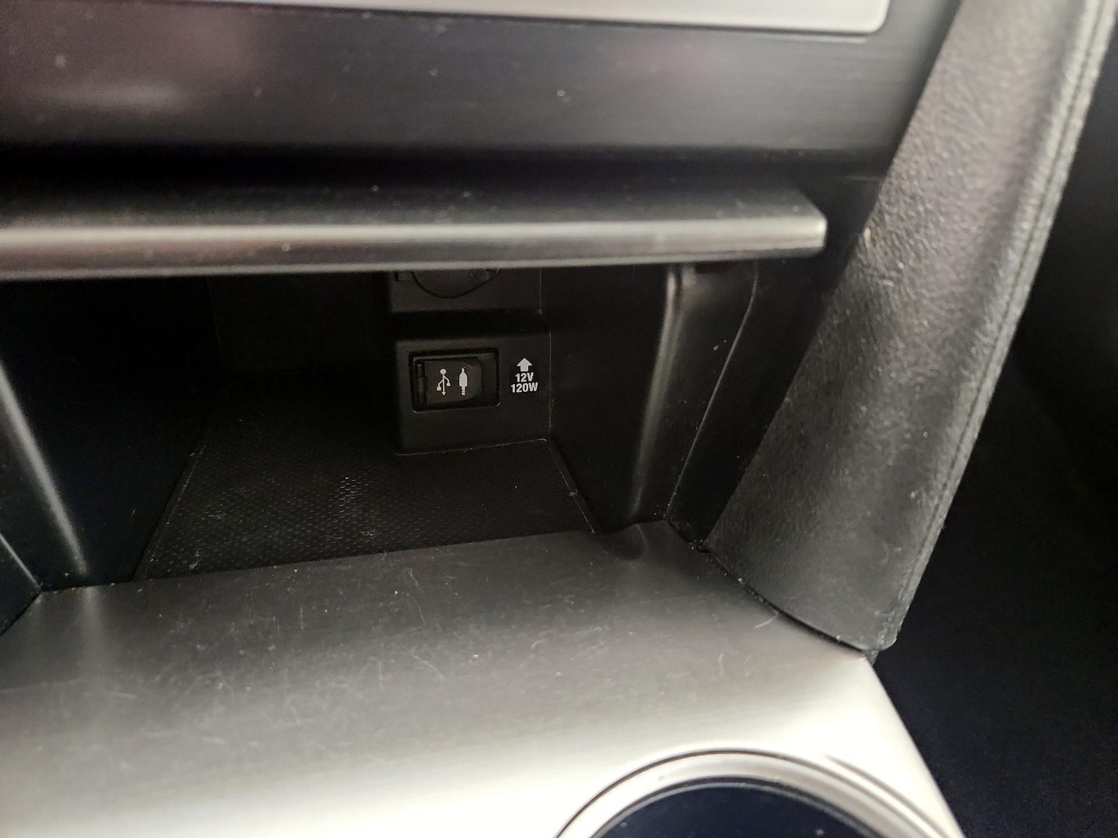 2014 Toyota Camry SE - Photo 17