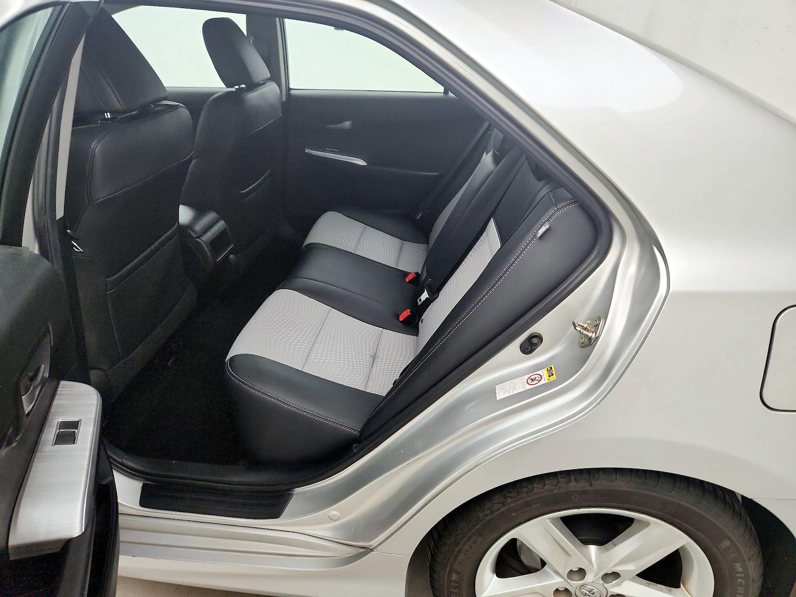 2014 Toyota Camry SE - Photo 18