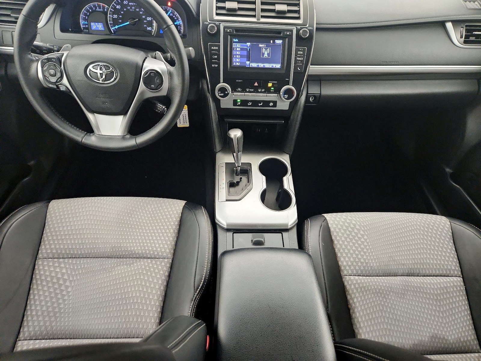 2014 Toyota Camry SE - Photo 8