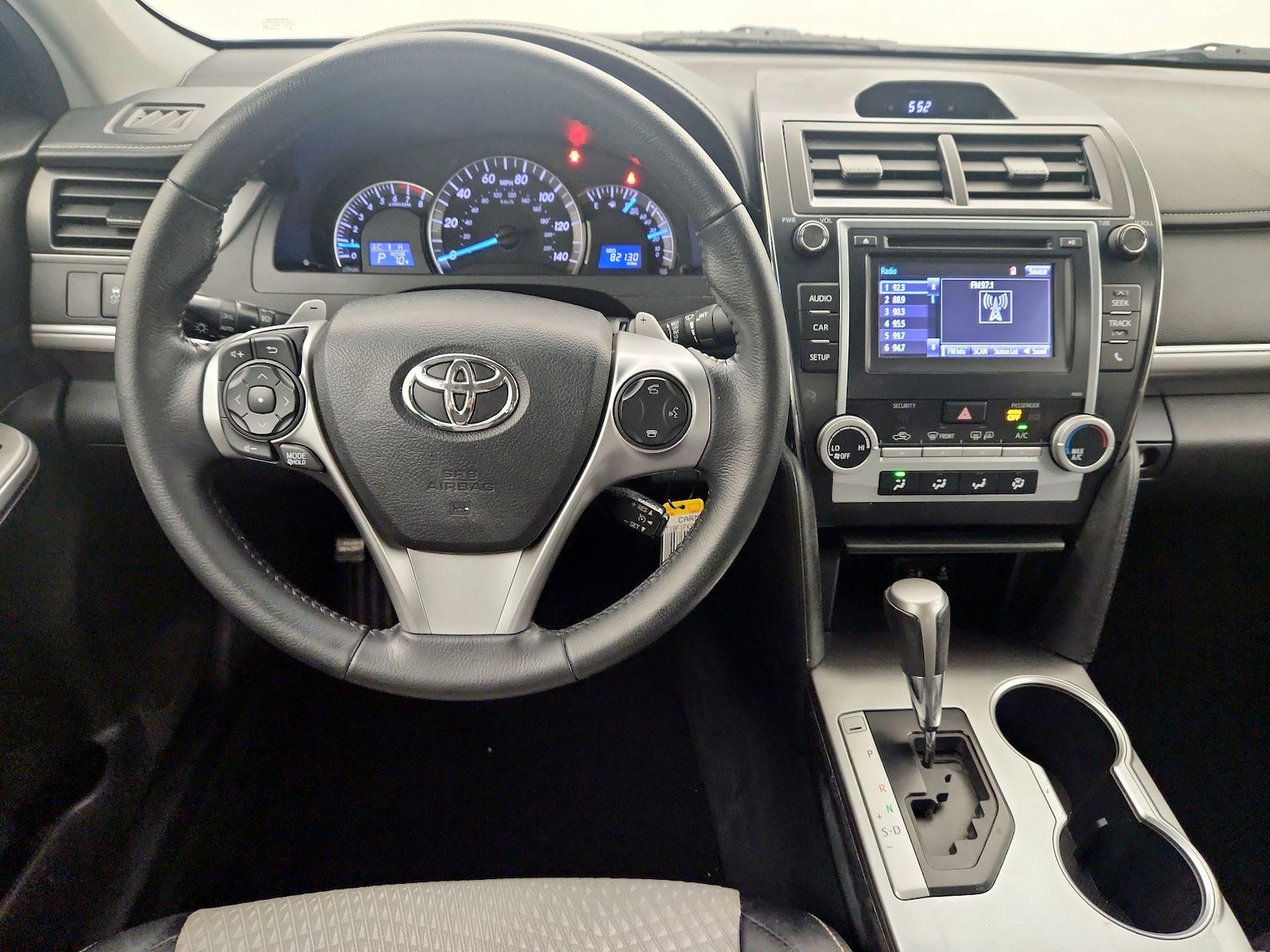 2014 Toyota Camry SE - Photo 9