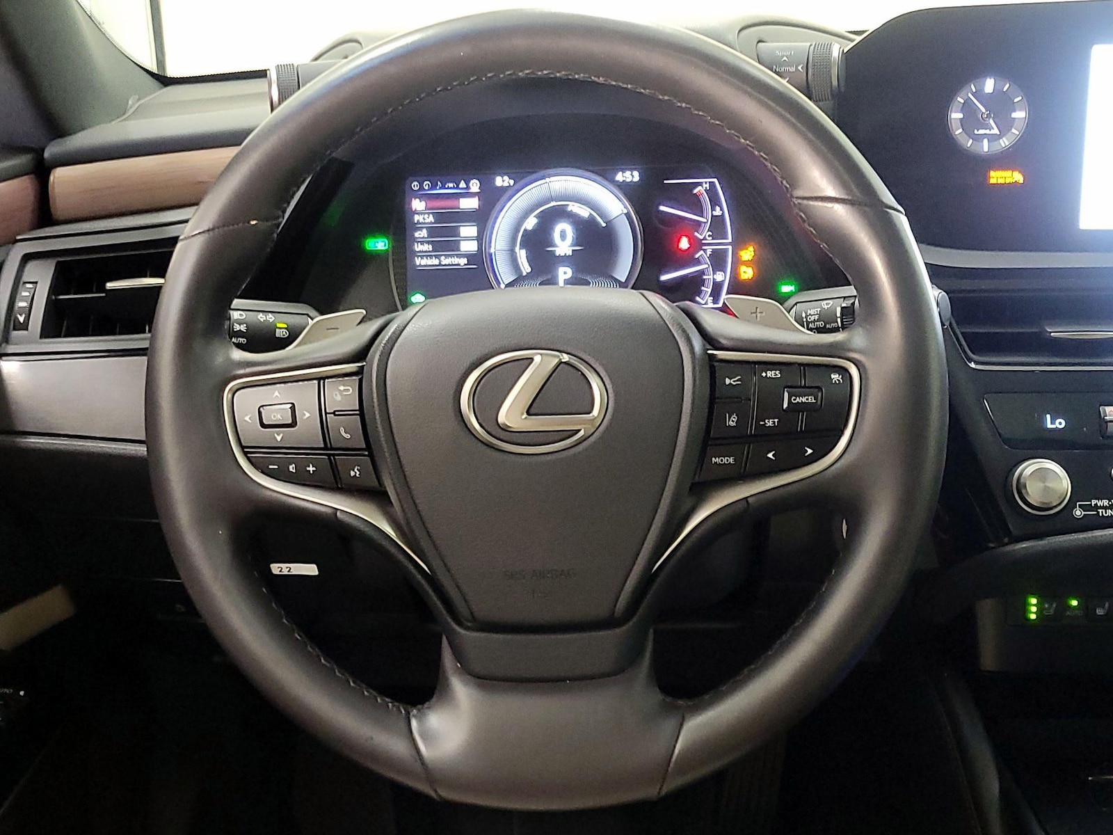 2024 Lexus ES Hybrid 300h - Photo 11