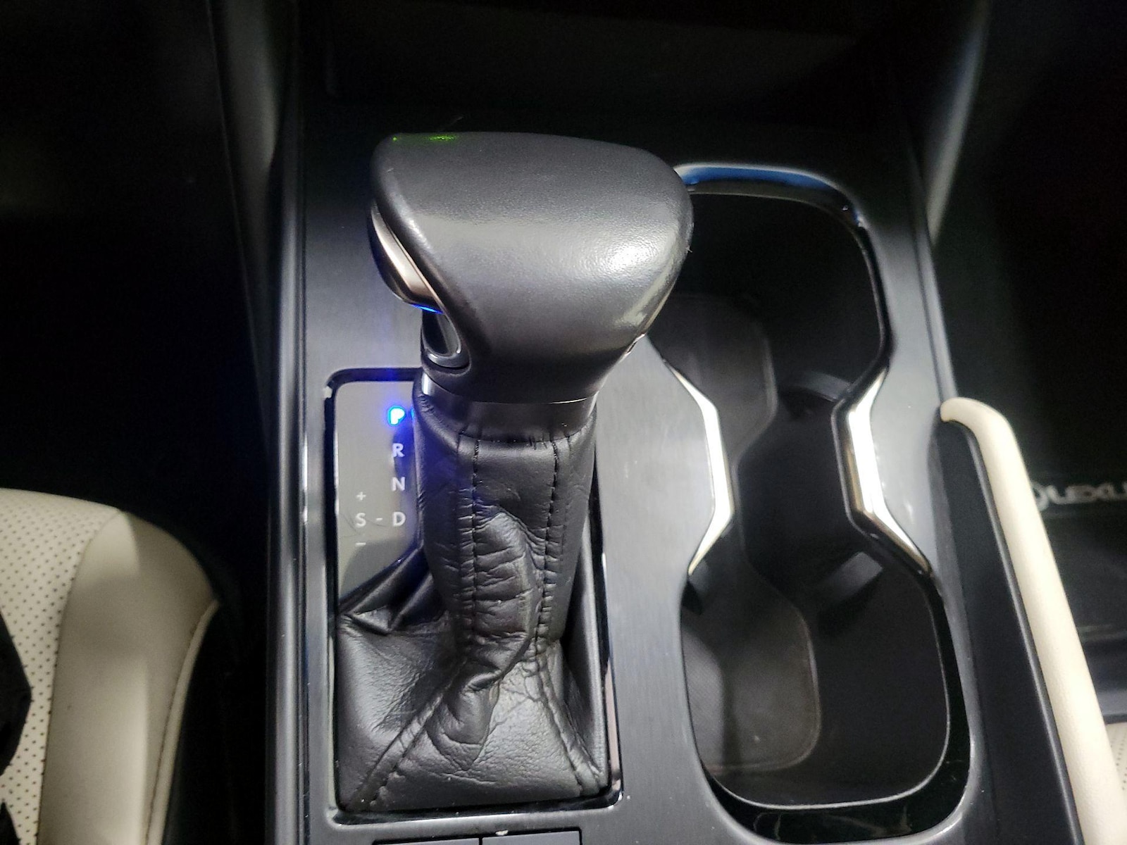 2024 Lexus ES Hybrid 300h - Photo 18