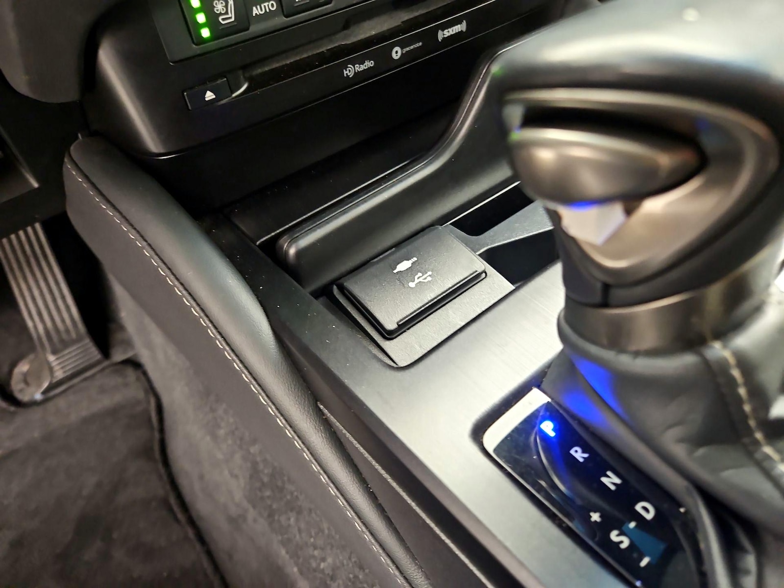 2021 Lexus ES 350 - Photo 18