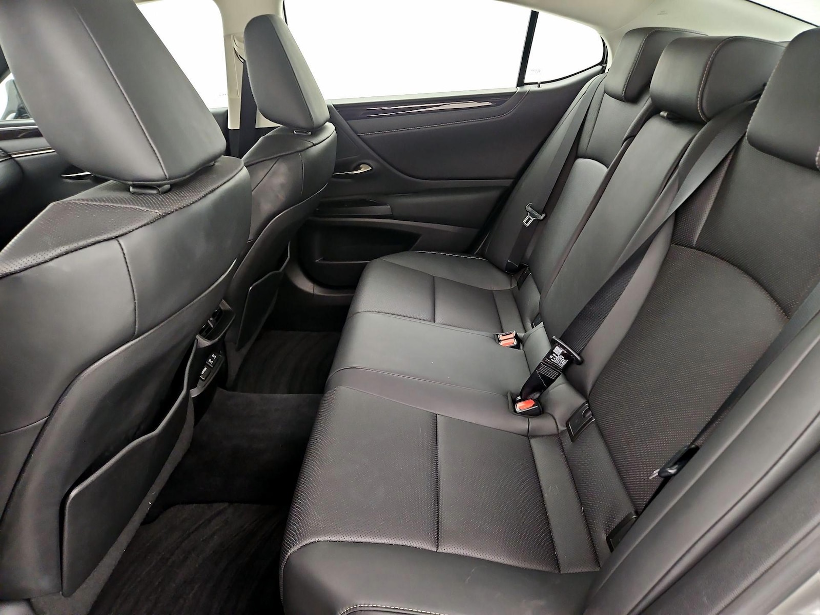 2021 Lexus ES 350 - Photo 19