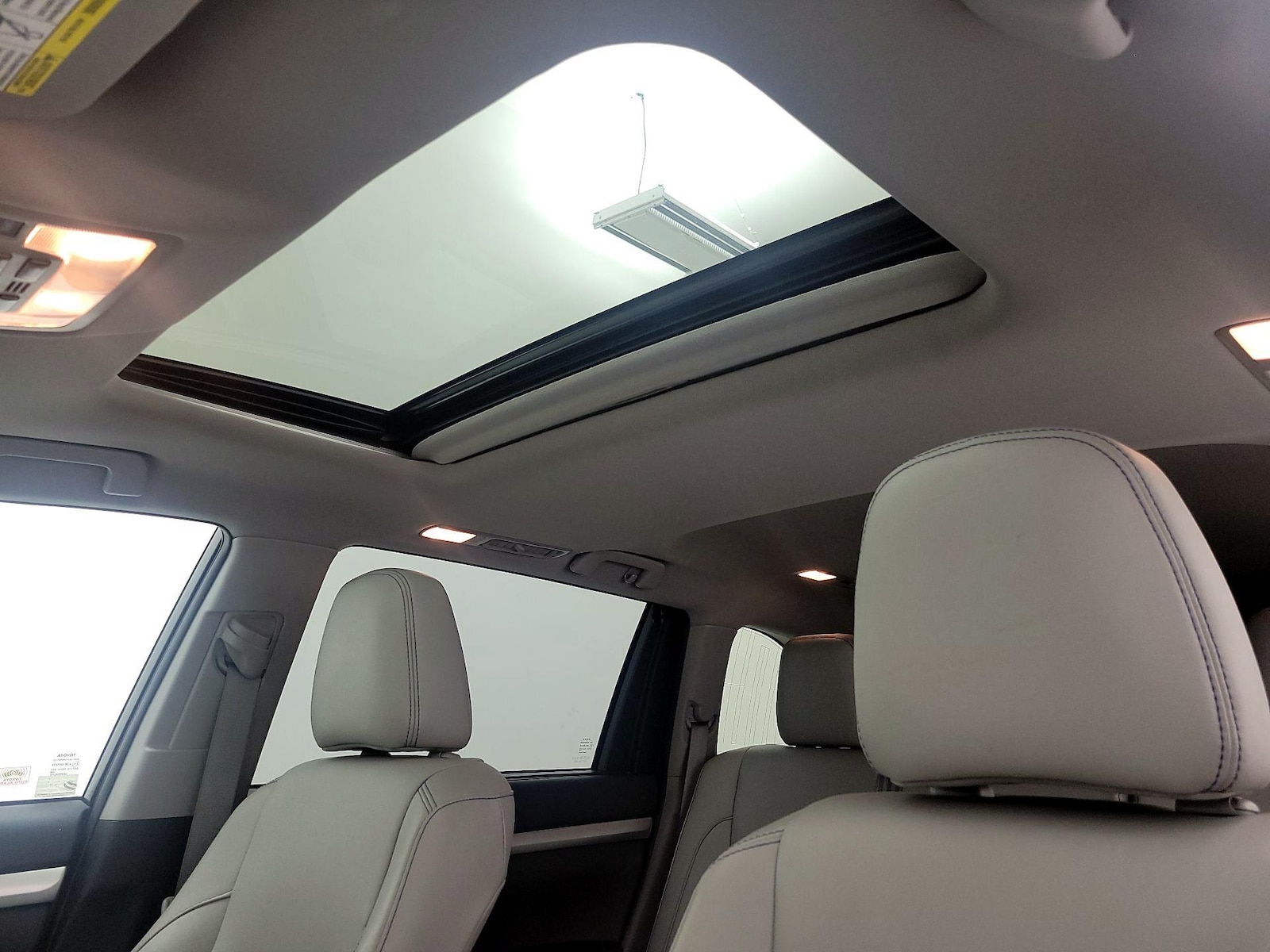 Sunroof(s) & Overhead Airbags