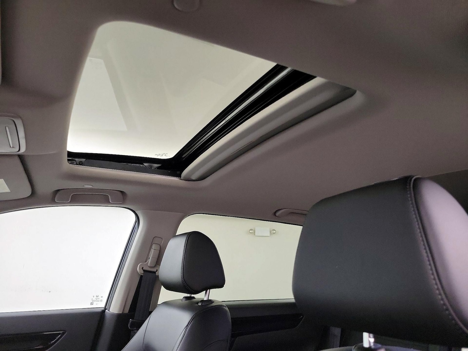 Sunroof(s) & Overhead Airbags