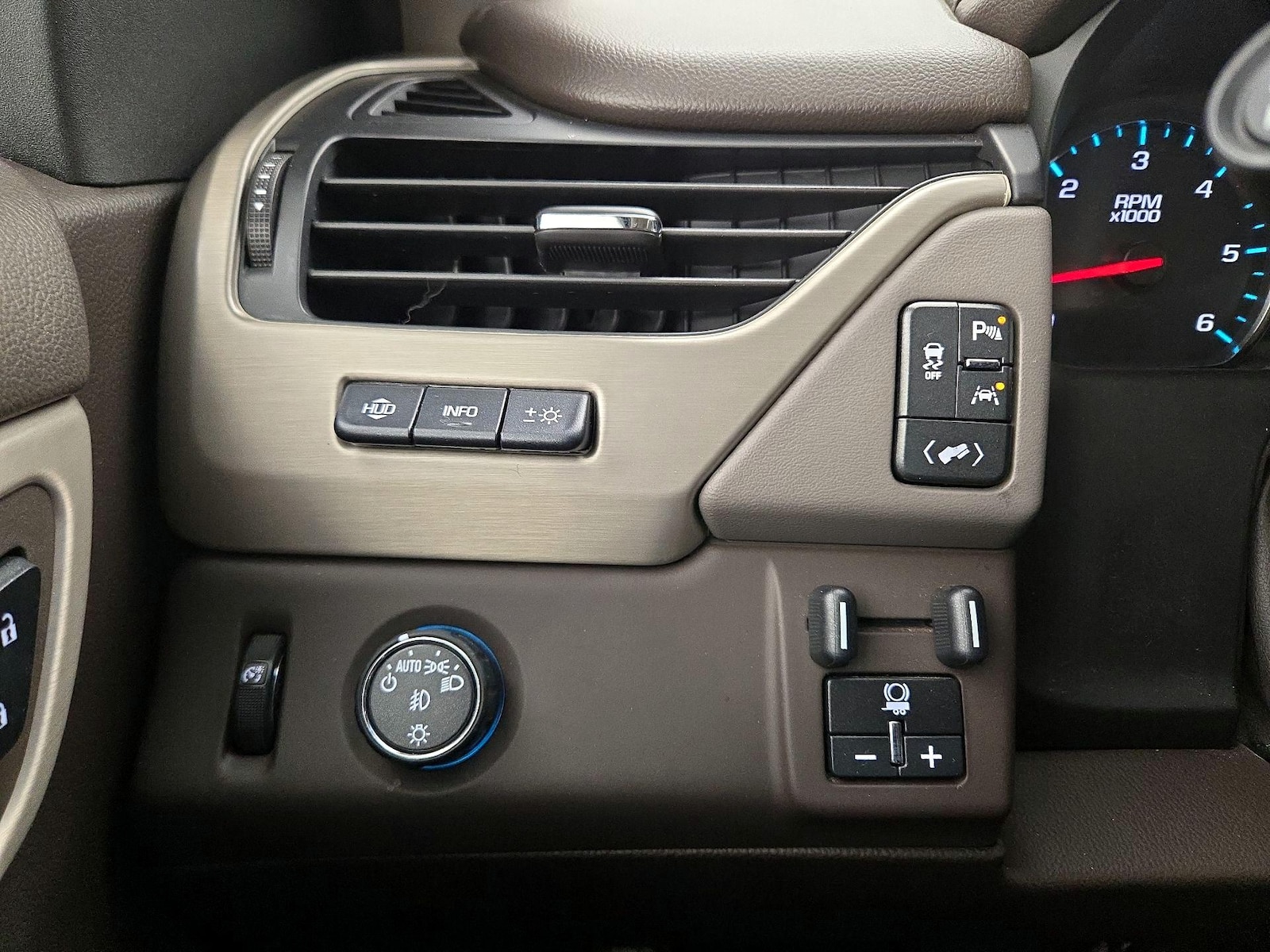 2018 GMC Yukon Denali - Photo 14