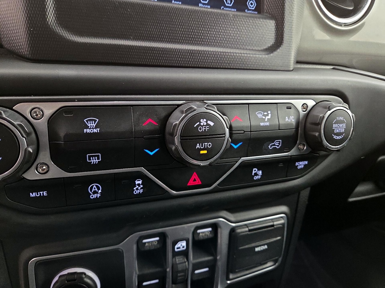 2018 Jeep All-New Wrangler Unlimited Sahara - Photo 18
