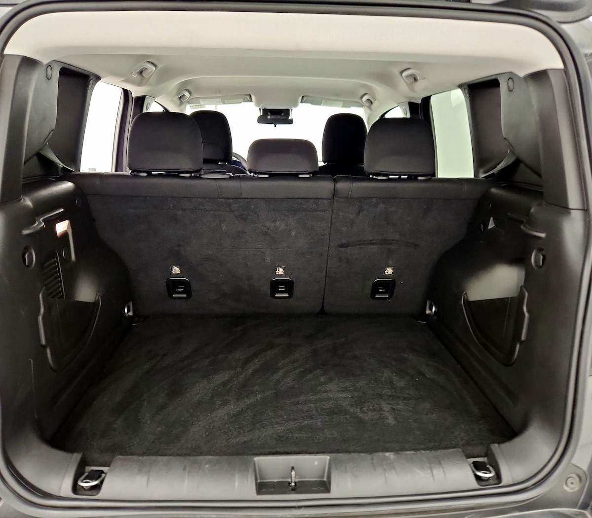 Trunk/Cargo (Seats Up)