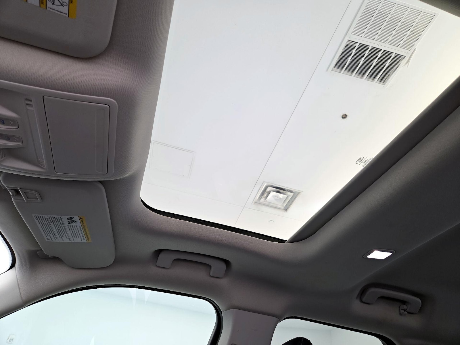 Sunroof(s) & Overhead Airbags