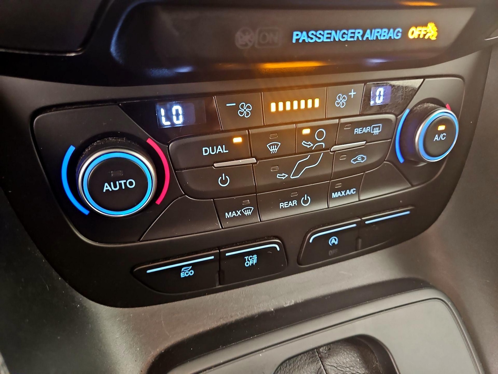 2020 Ford Transit Connect XLT - Photo 17