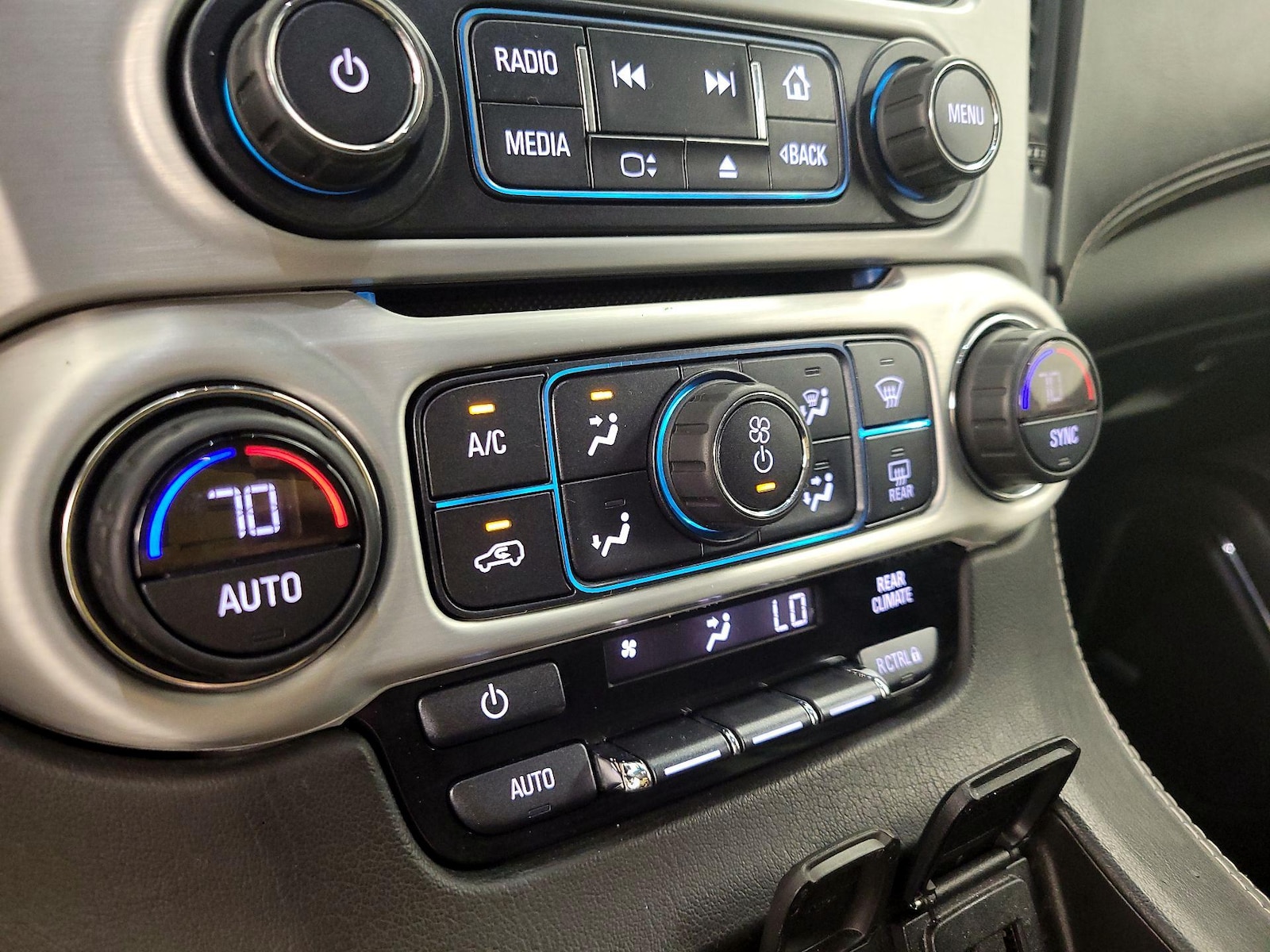 2017 GMC Yukon XL SLE - Photo 18