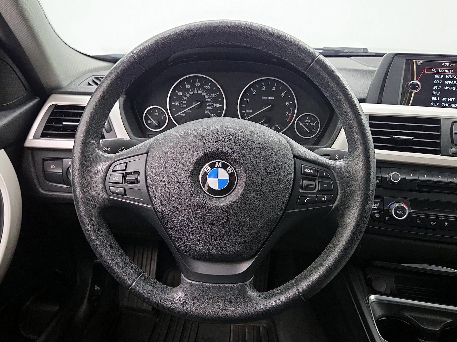 2014 BMW 3 Series 320i - Photo 11