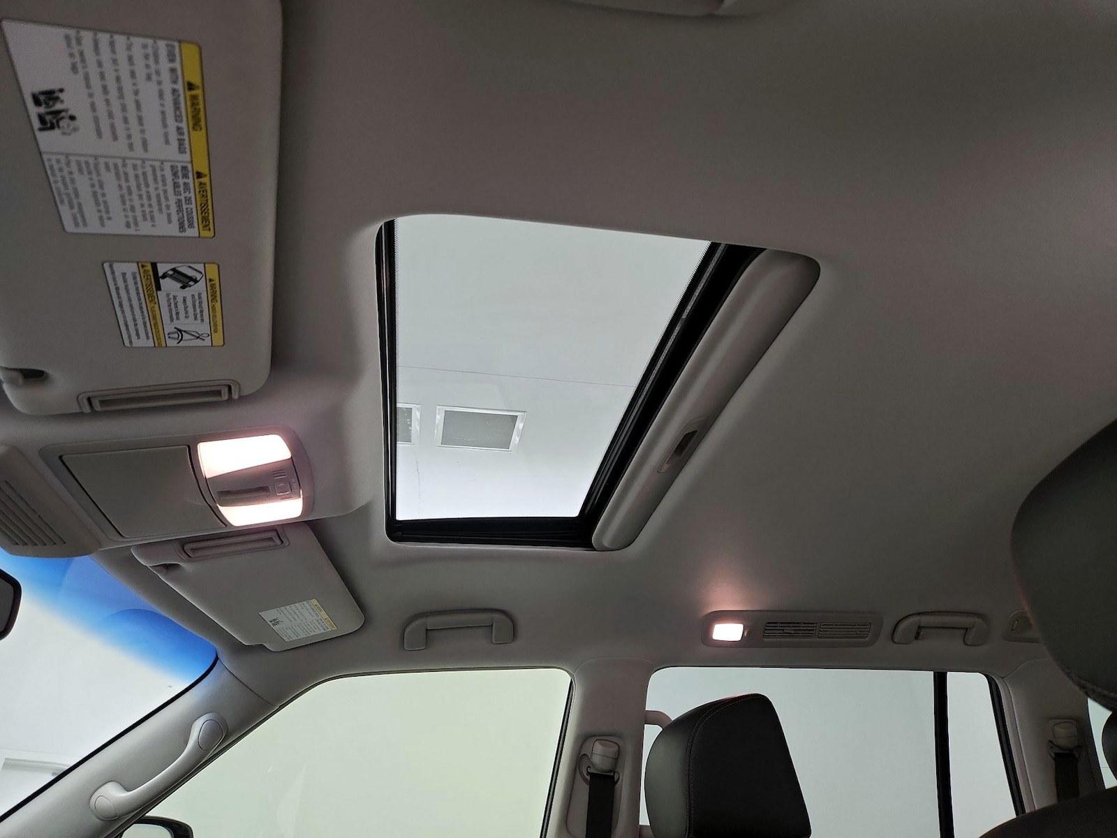 Sunroof(s) & Overhead Airbags