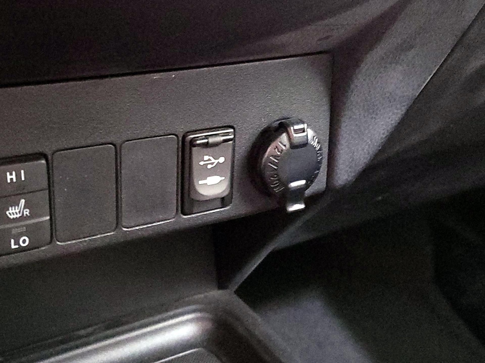 2015 Toyota RAV4 Limited - Photo 19
