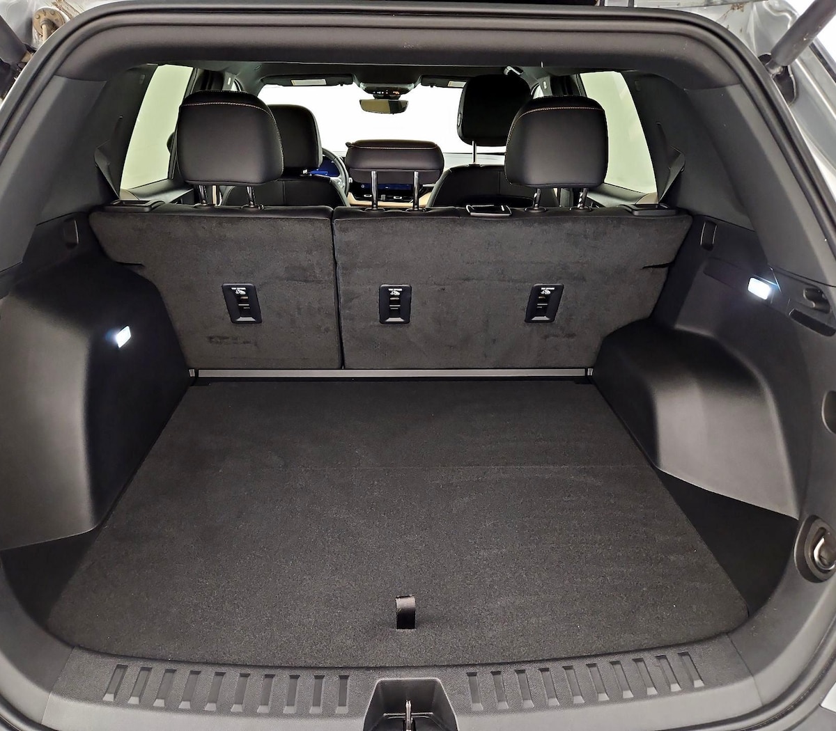 Trunk/Cargo (Seats Up)