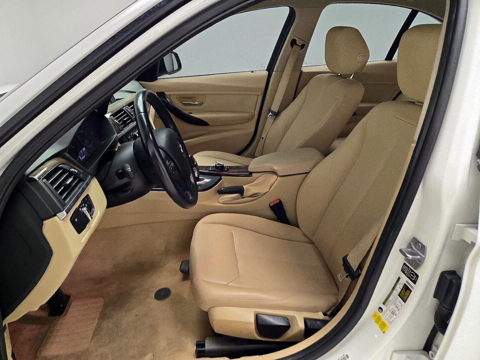 Side Airbags & Leatherette Seats