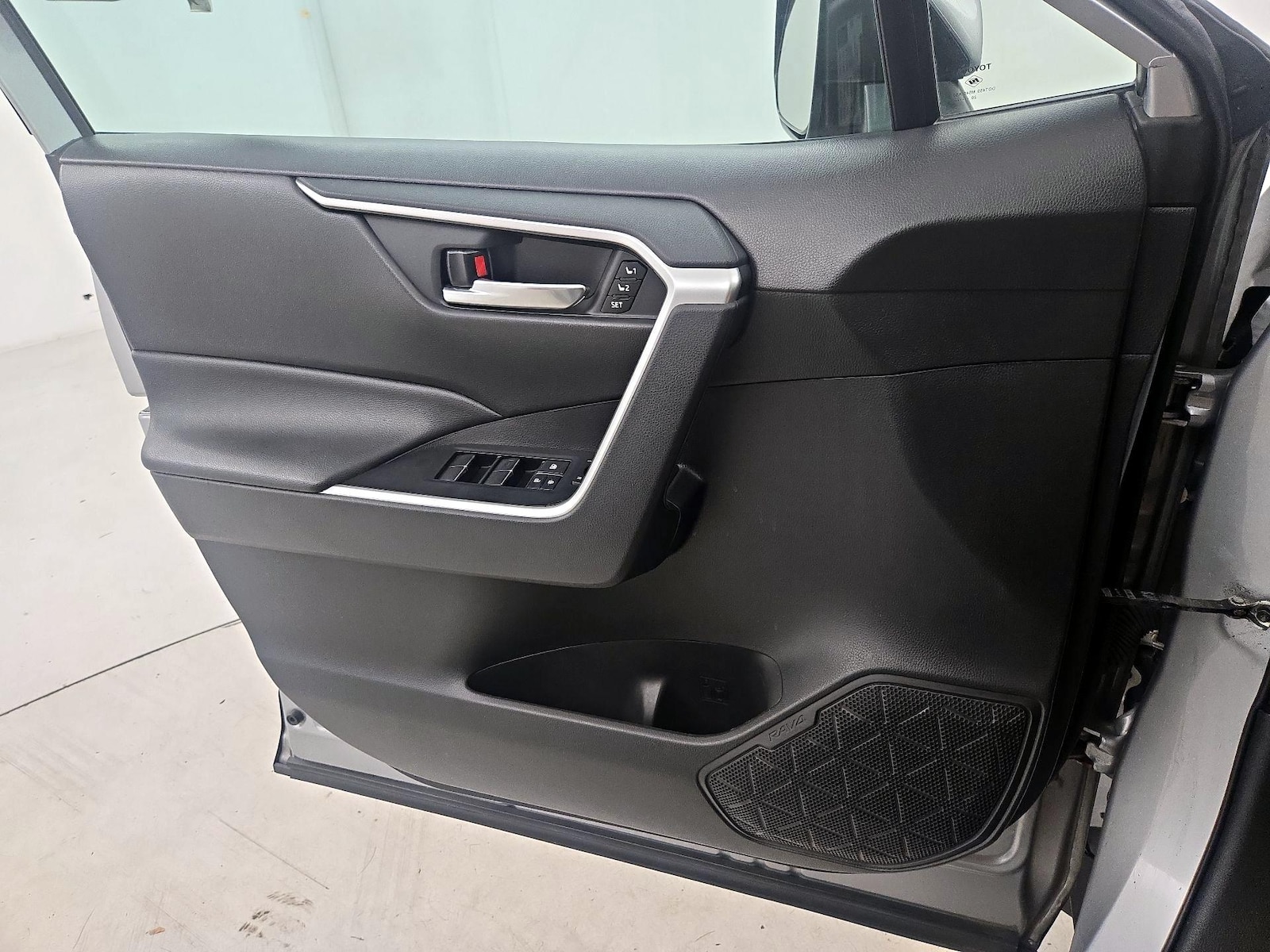 2021 Toyota RAV4 XLE Premium - Photo 13