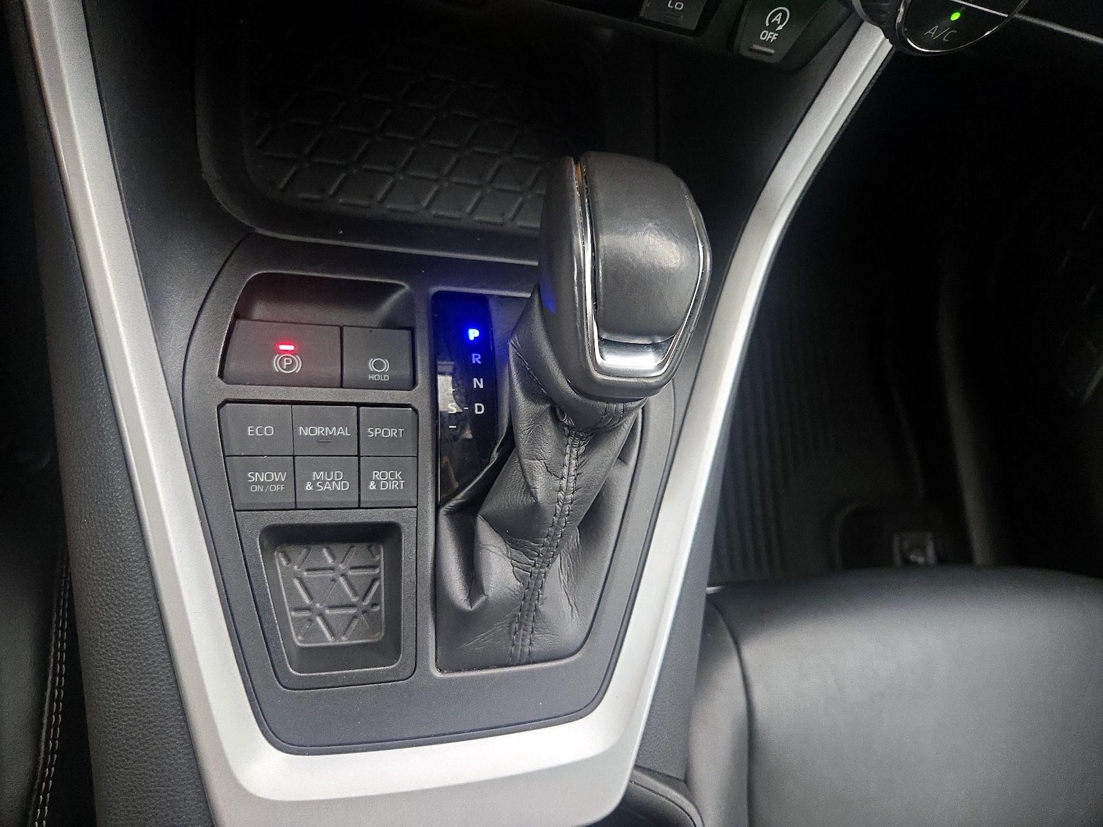2021 Toyota RAV4 XLE Premium - Photo 18