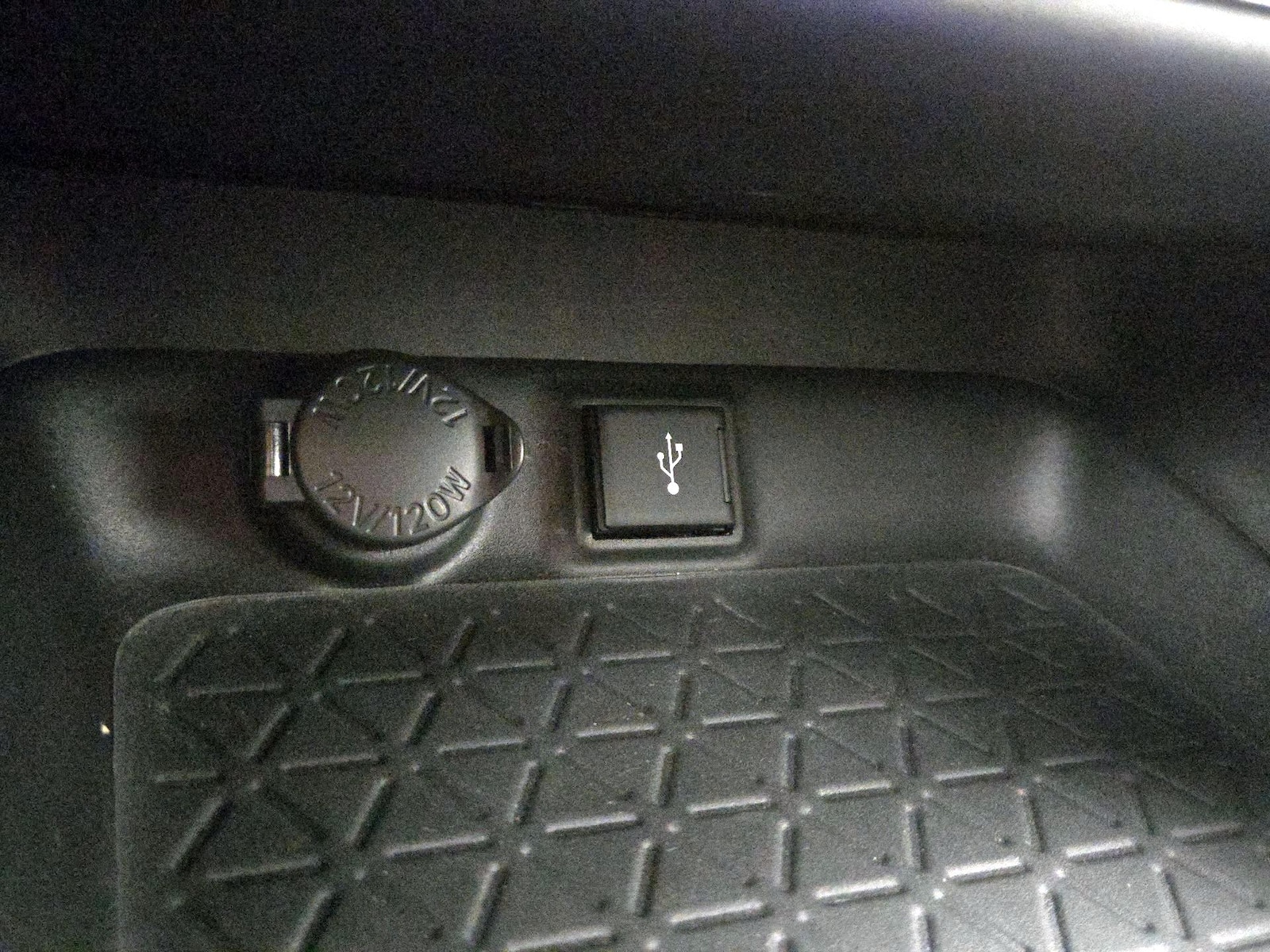2021 Toyota RAV4 XLE Premium - Photo 19