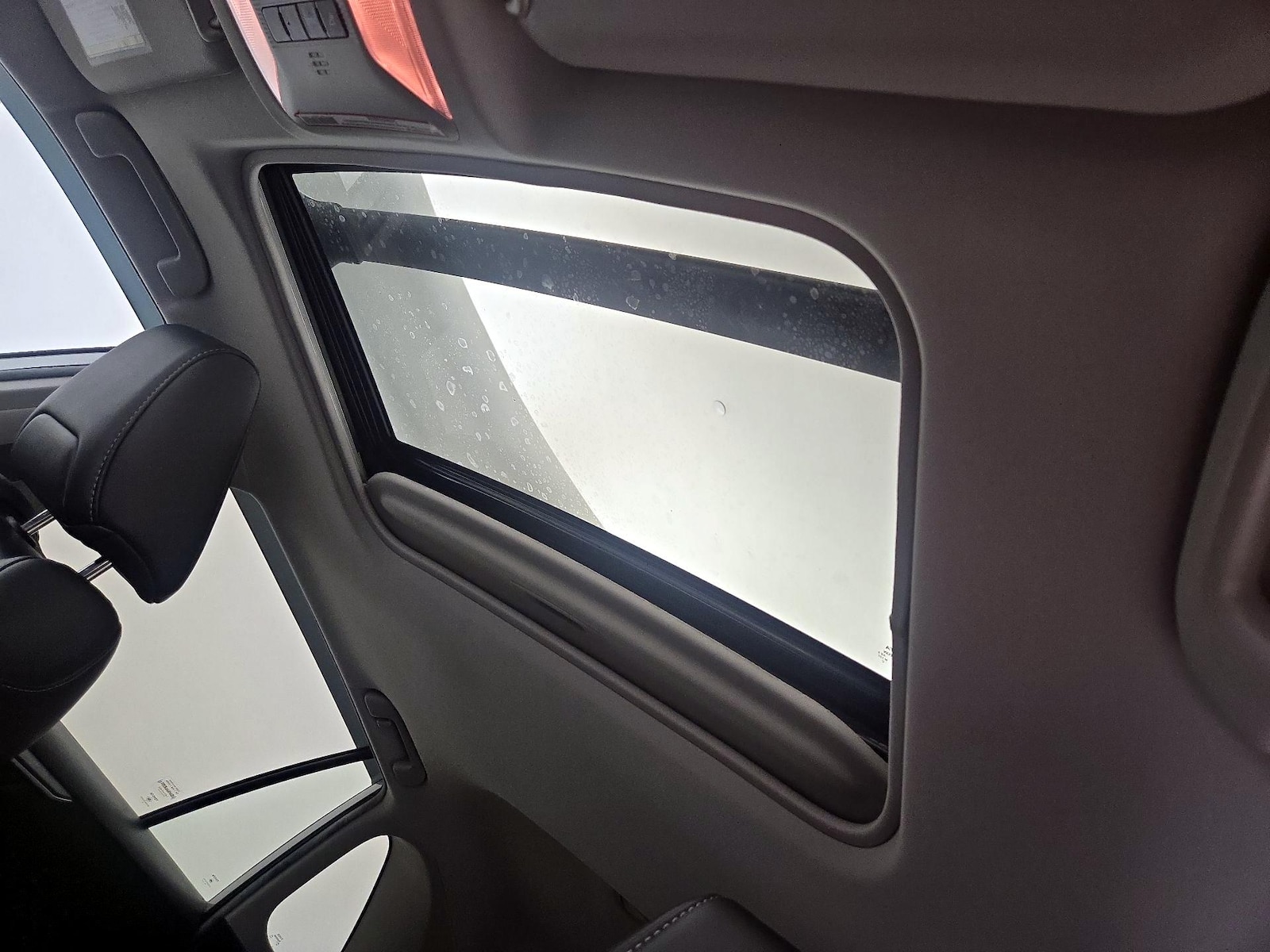 2021 Toyota RAV4 XLE Premium - Photo 20