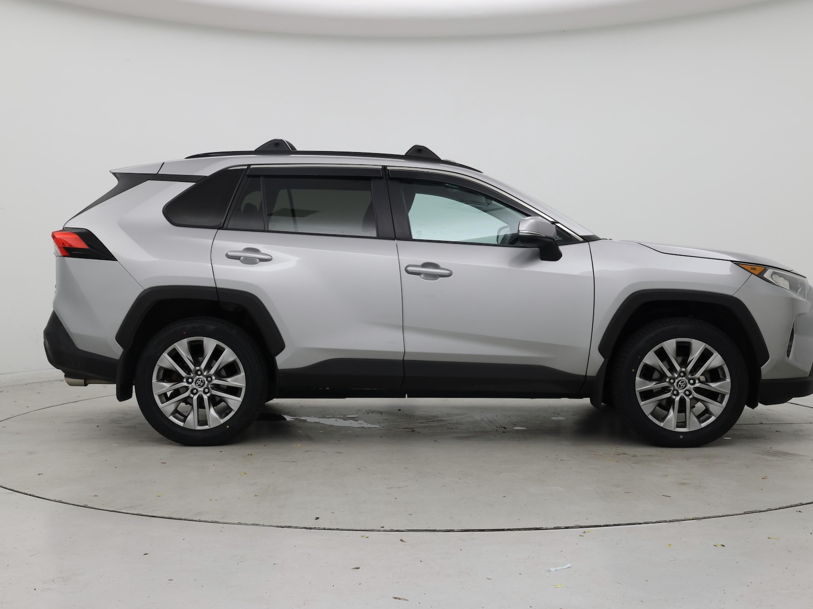 2021 Toyota RAV4 XLE Premium - Photo 8