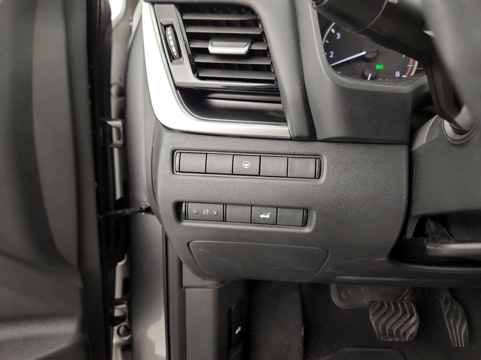 2022 Nissan Rogue SV - Photo 14
