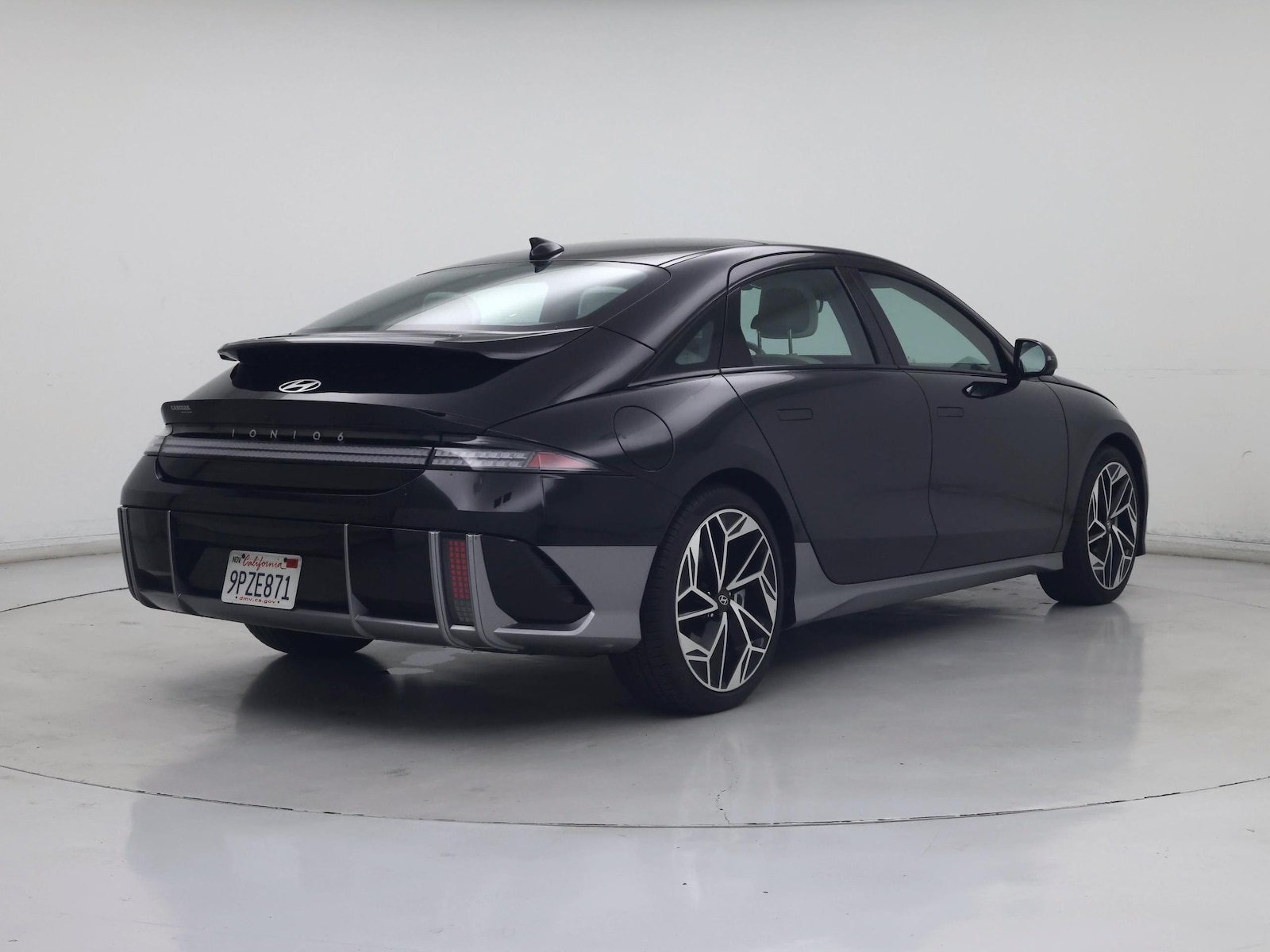 2023 Hyundai IONIQ 6 Limited - Photo 9