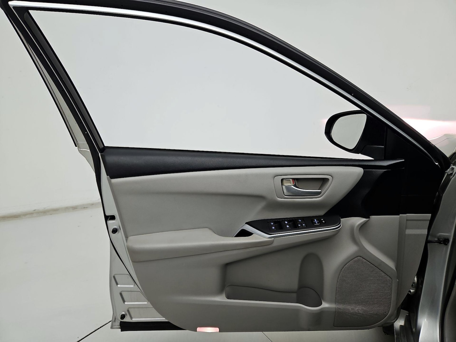 2015 Toyota Camry LE - Photo 13