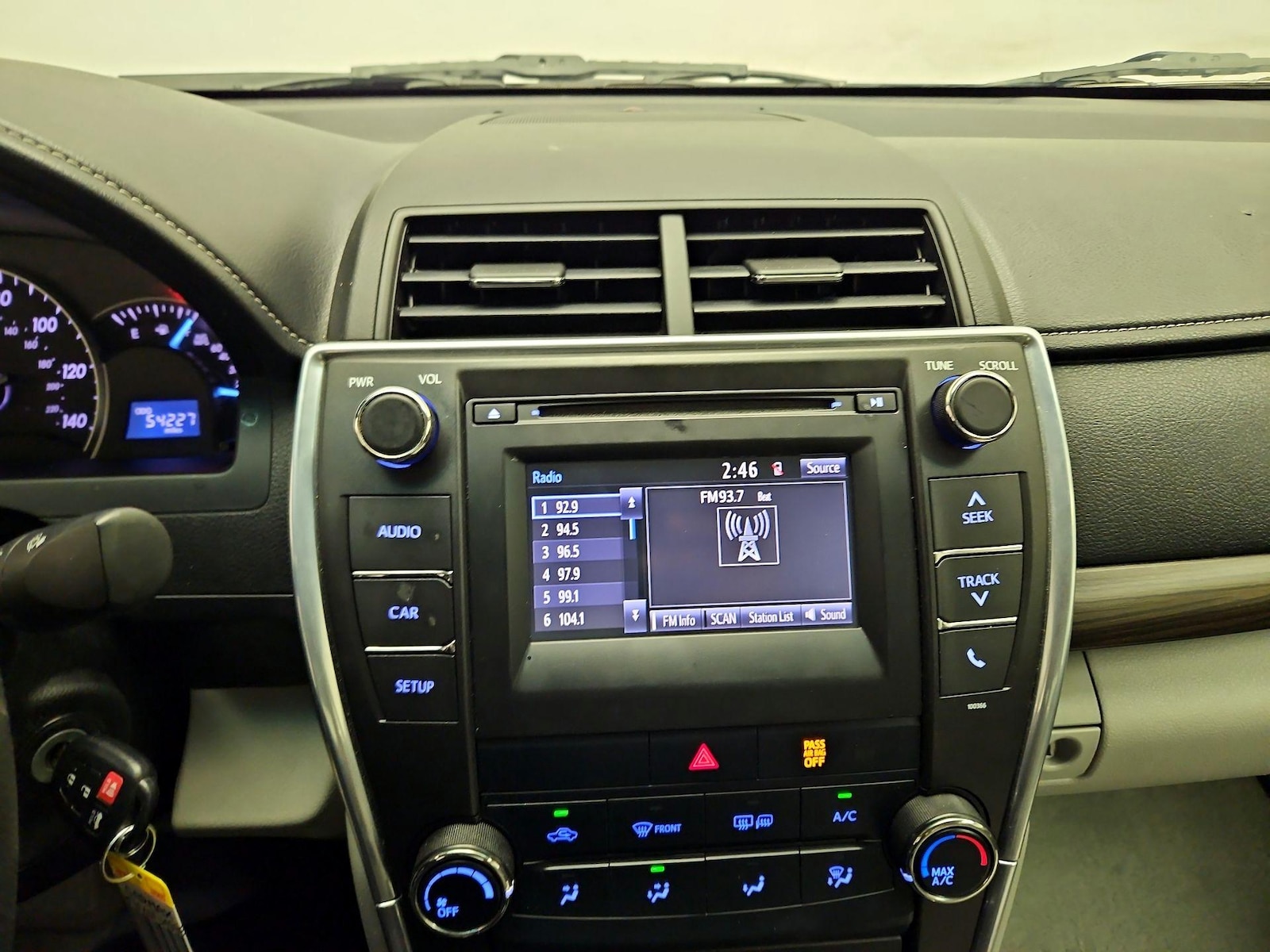 2015 Toyota Camry LE - Photo 15