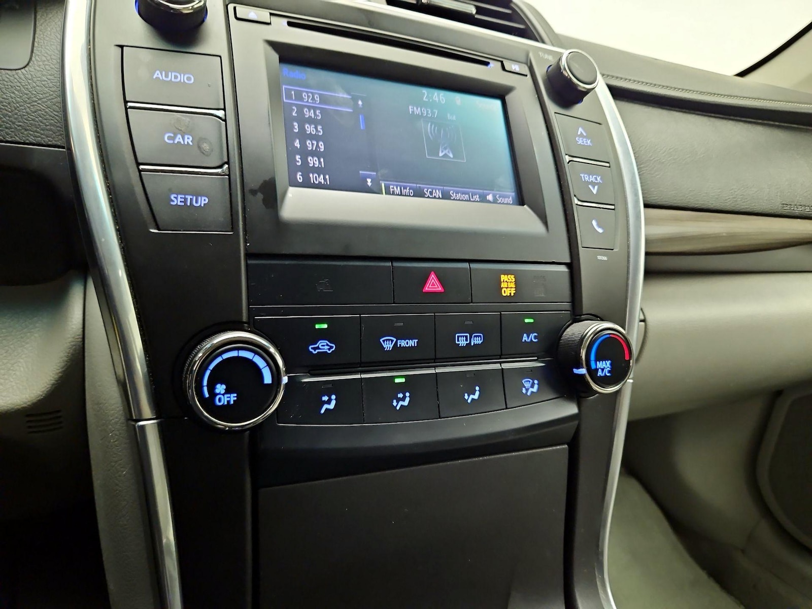 2015 Toyota Camry LE - Photo 16