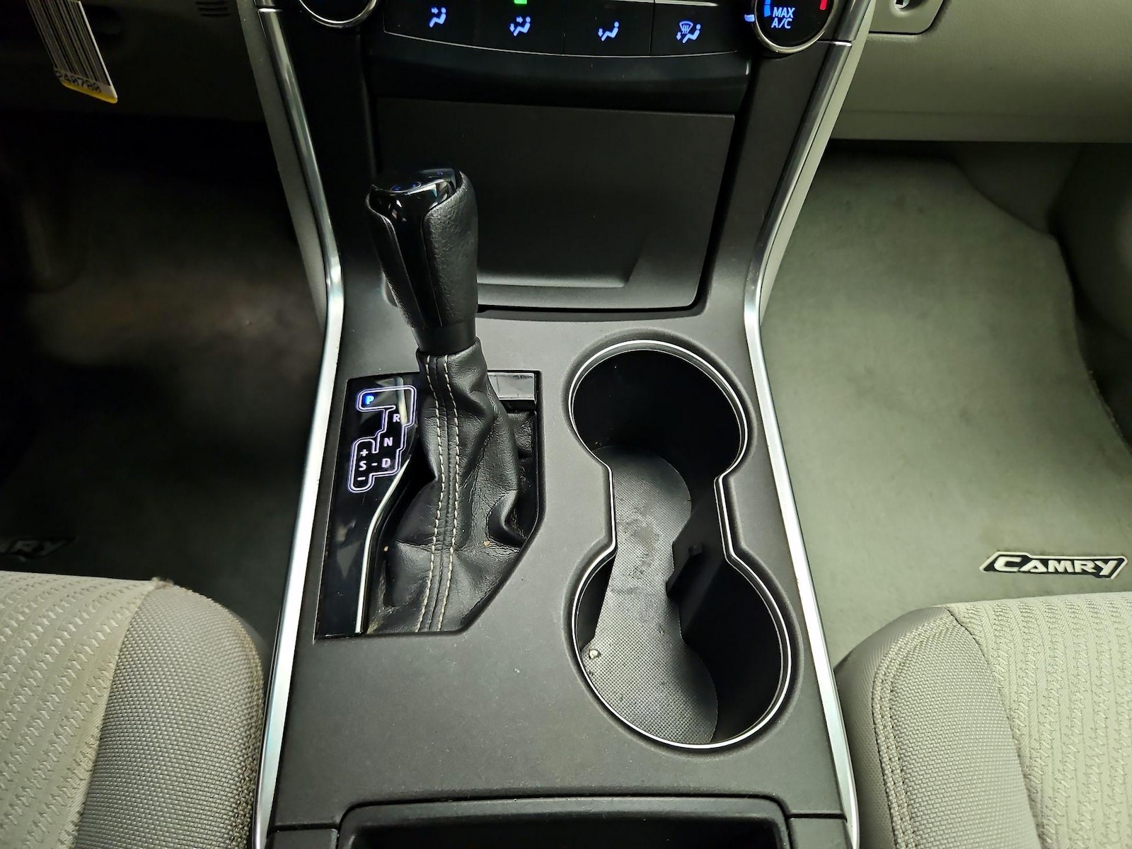 2015 Toyota Camry LE - Photo 17