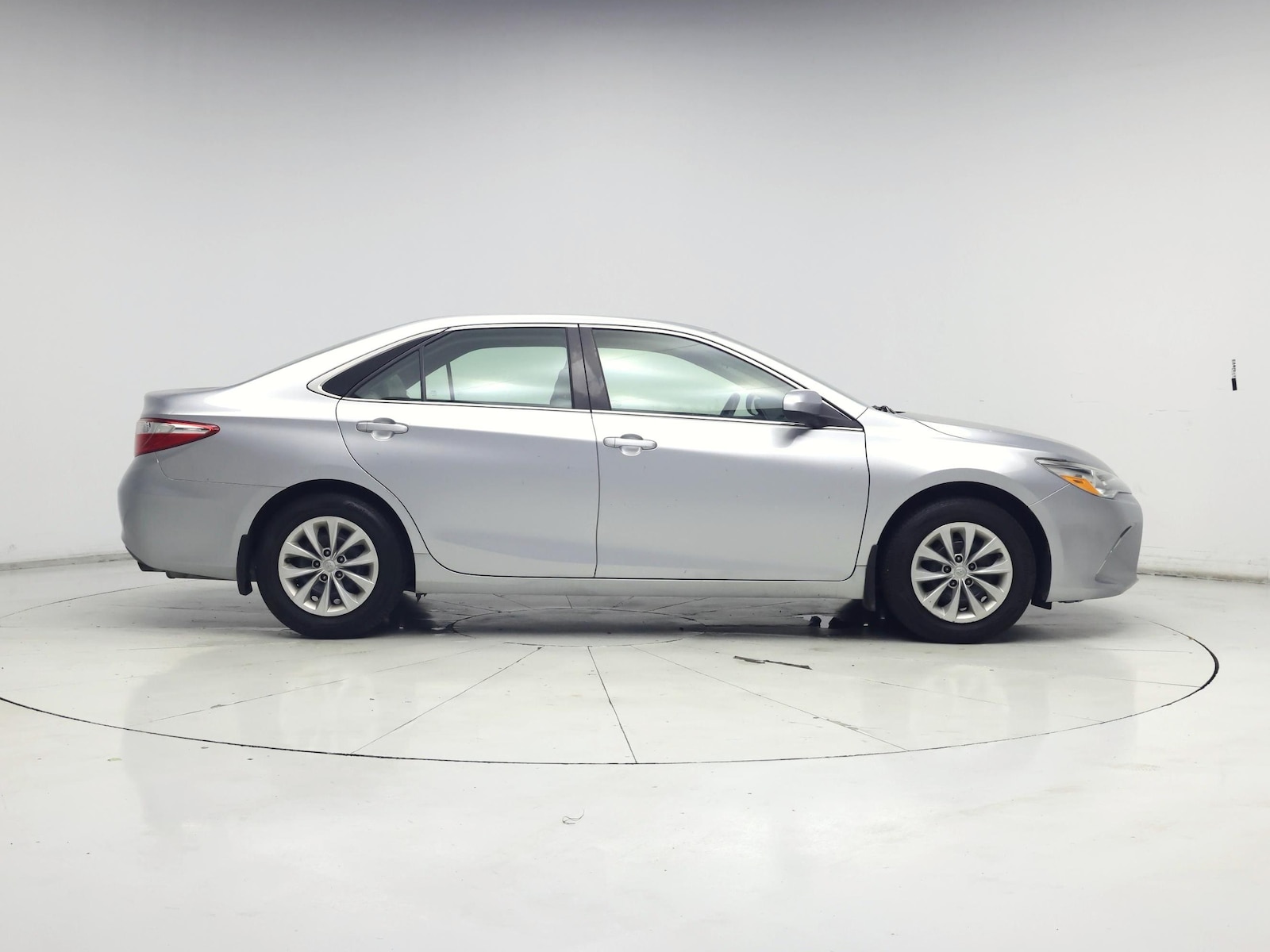 2015 Toyota Camry LE - Photo 8