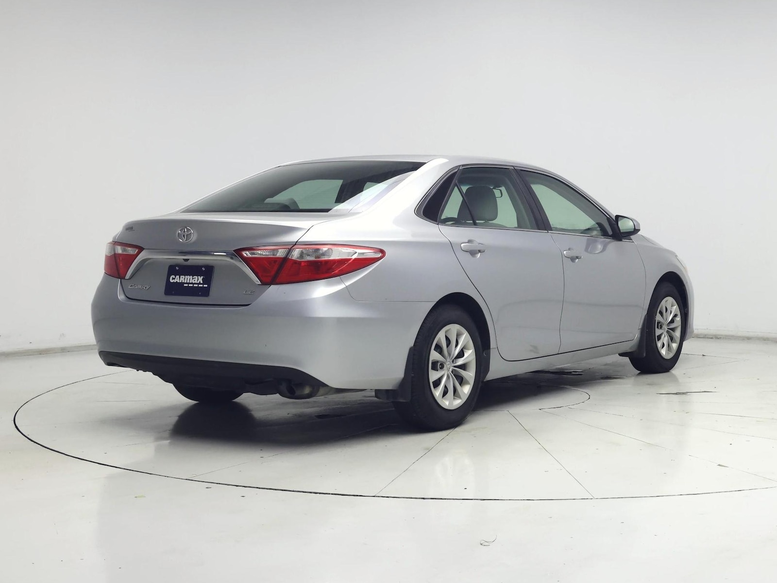 2015 Toyota Camry LE - Photo 9
