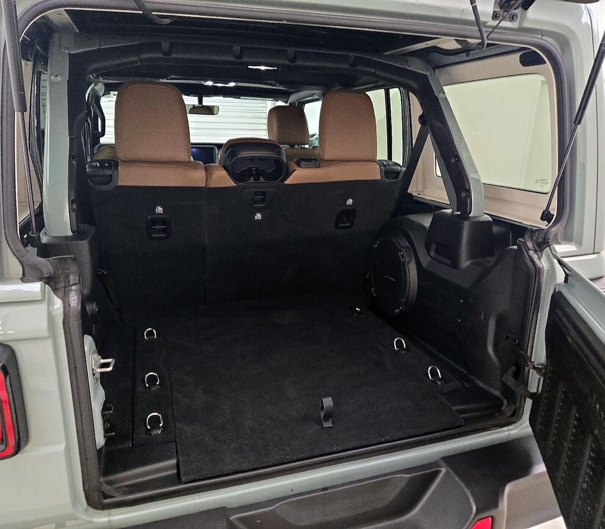Trunk/Cargo (Seats Up)