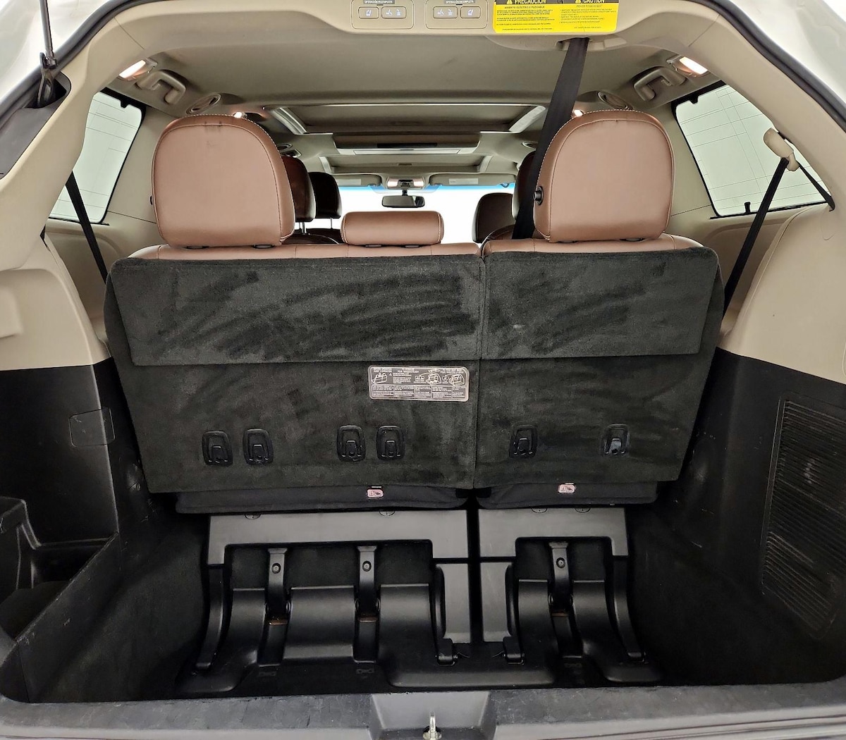 Trunk/Cargo (Seats Up)