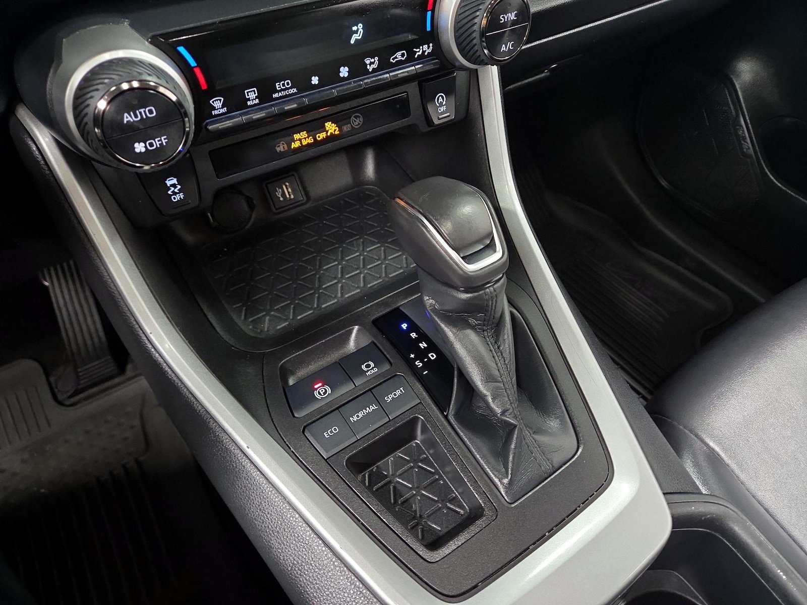 2023 Toyota RAV4 XLE Premium - Photo 16