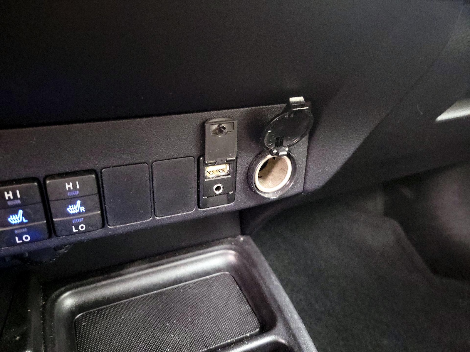 2015 Toyota RAV4 Limited - Photo 19