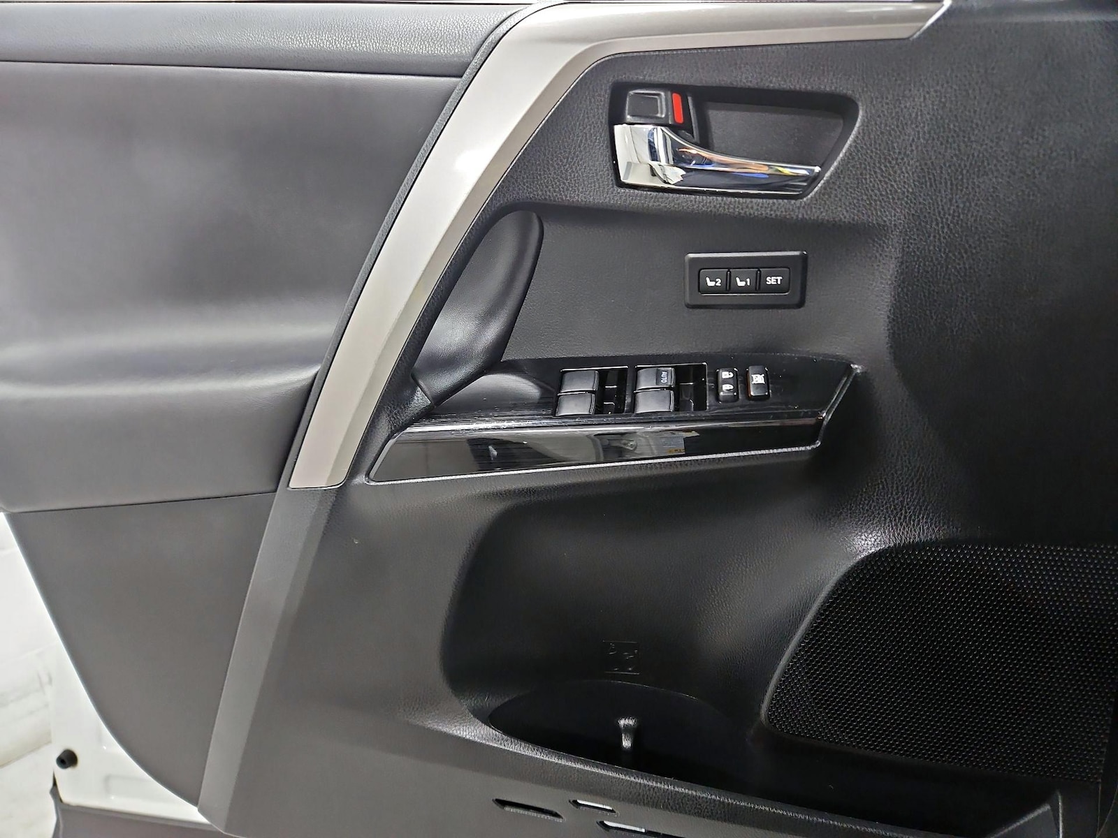 2018 Toyota RAV4 Limited - Photo 13