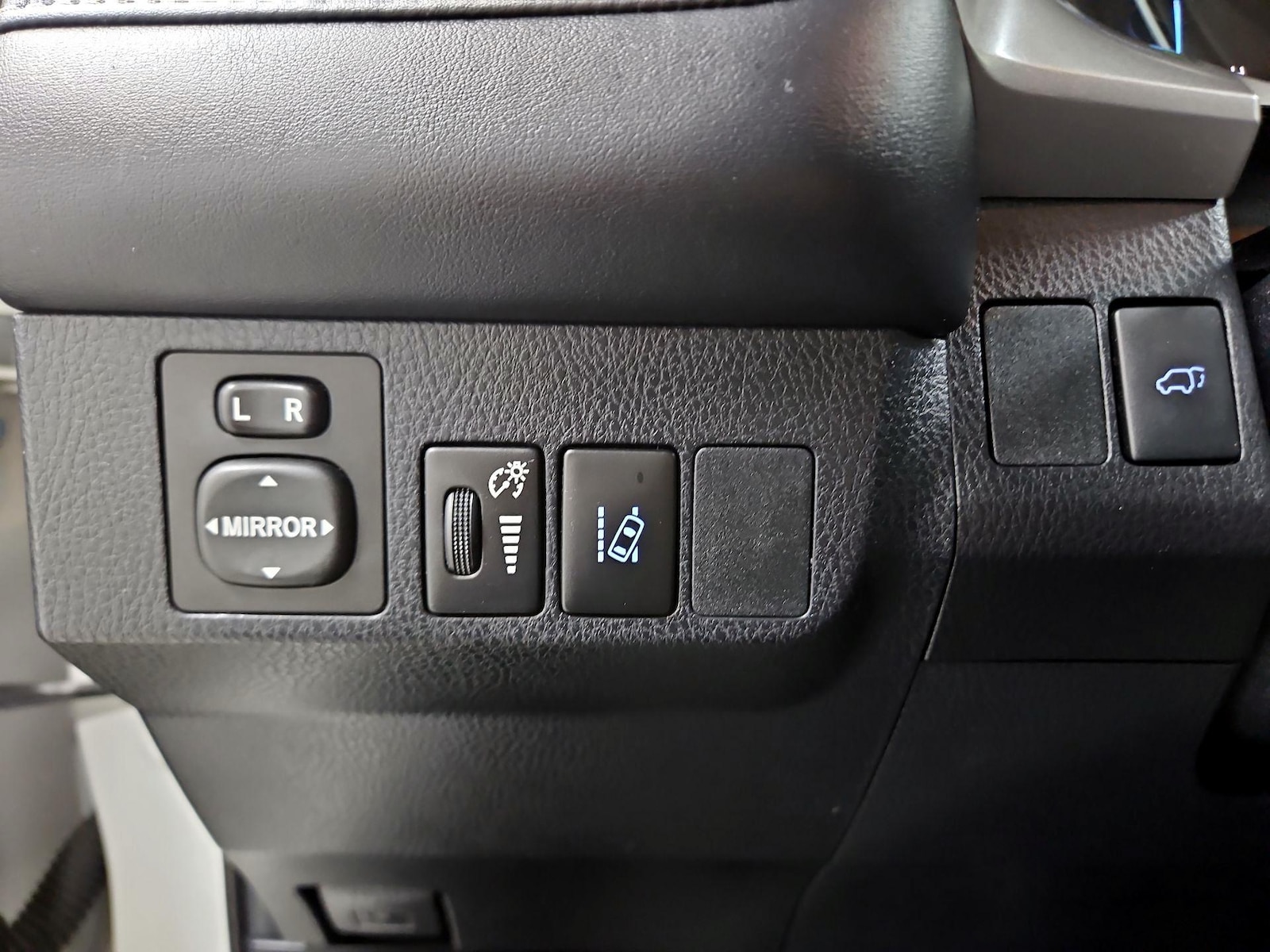 2018 Toyota RAV4 Limited - Photo 14