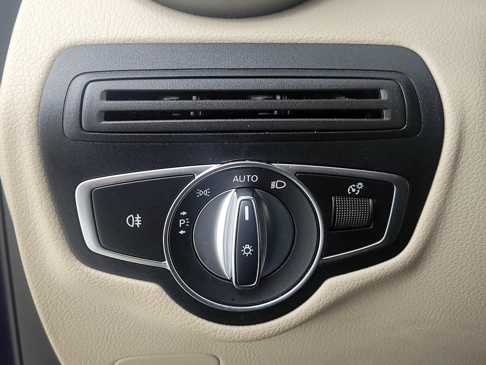 2018 Mercedes-Benz GLC GLC300 - Photo 14
